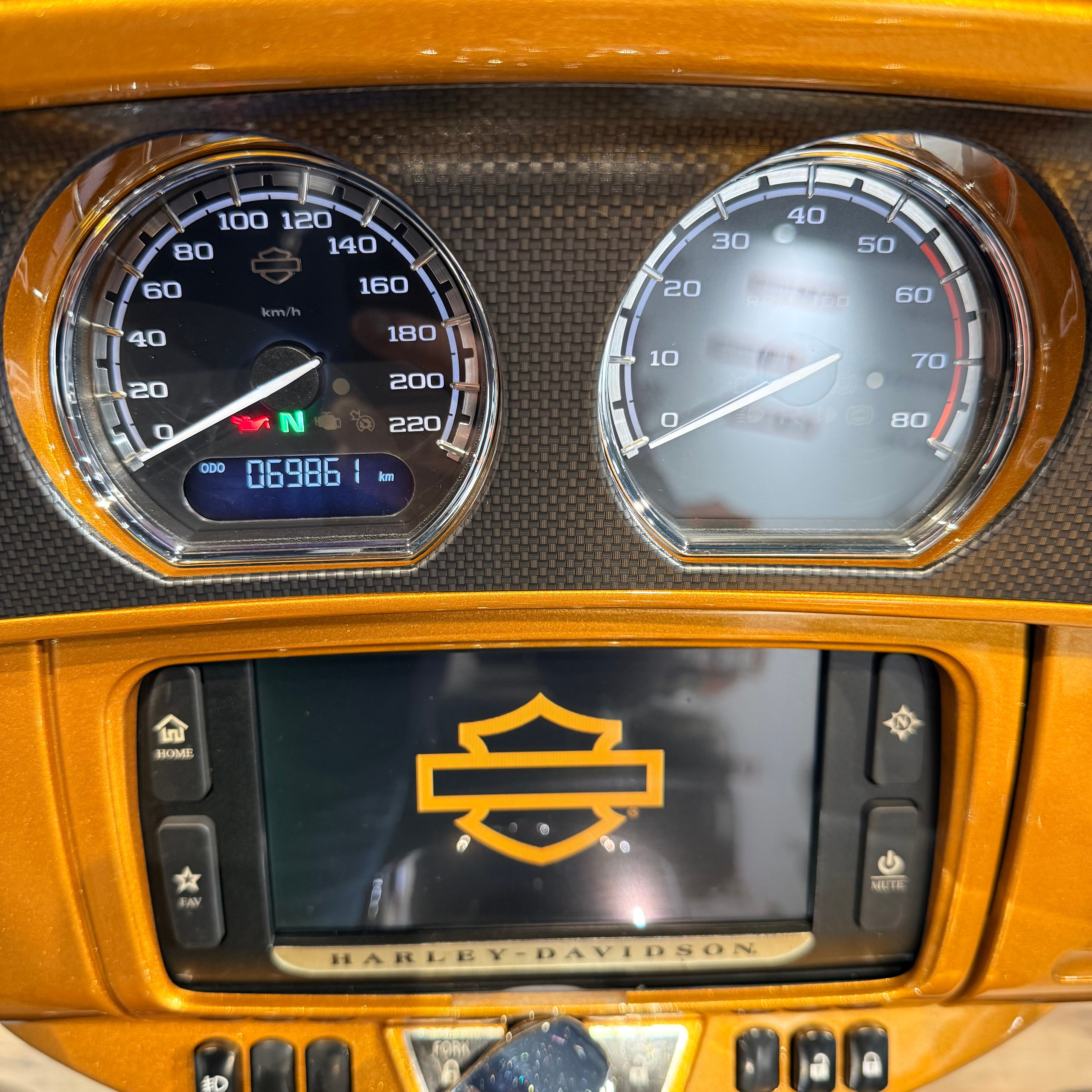 Купить Harley-Davidson 2014 CVO Еlесtra Glide Limited Gоld (Touring) — подробнее на сайте. Hello Davidson, Москва. Только хорошие мотоциклы…