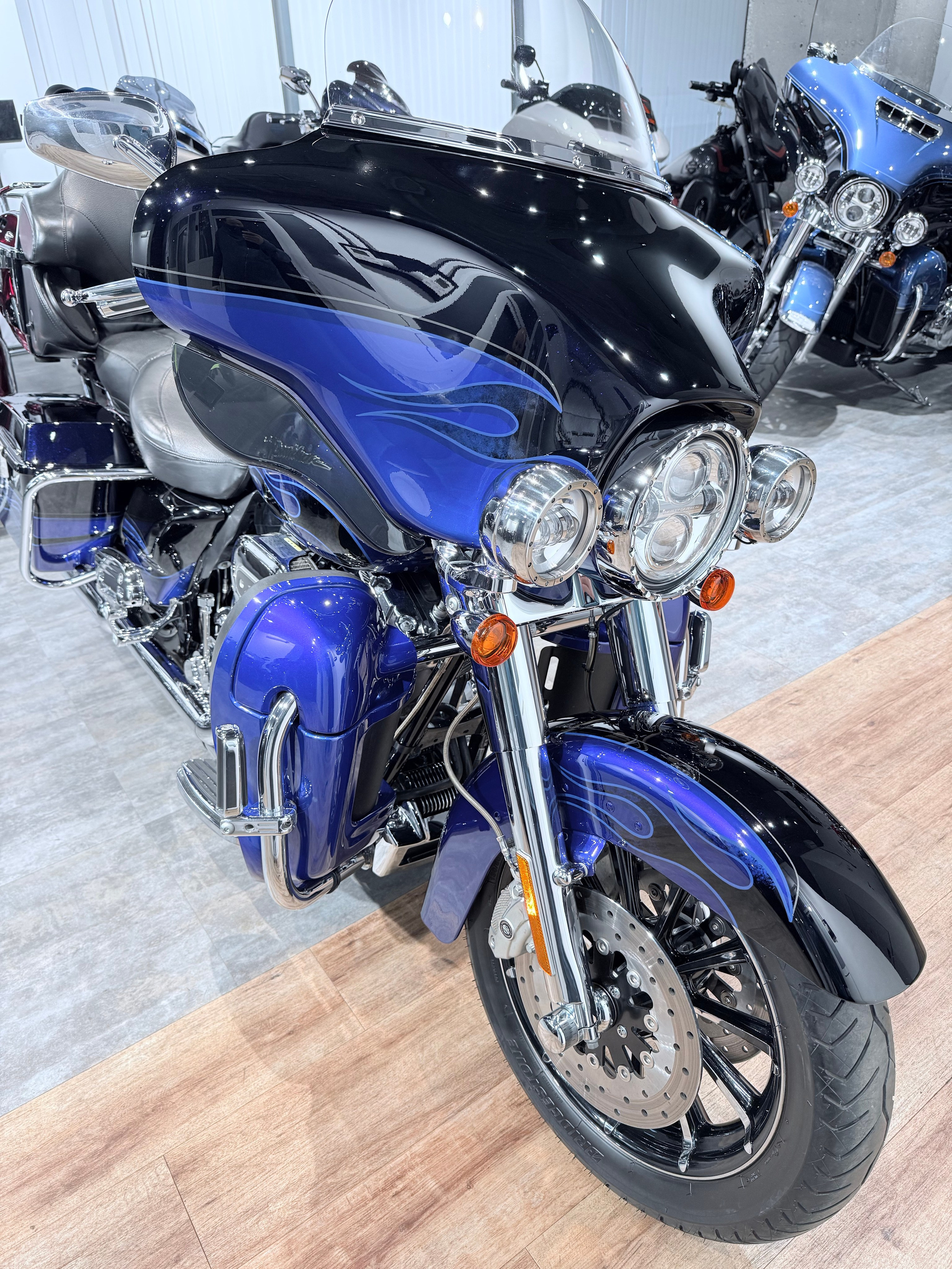 CVO Limited (Twilight Blue Candy). Hello Davidson, Москва. Только хорошие мотоциклы…