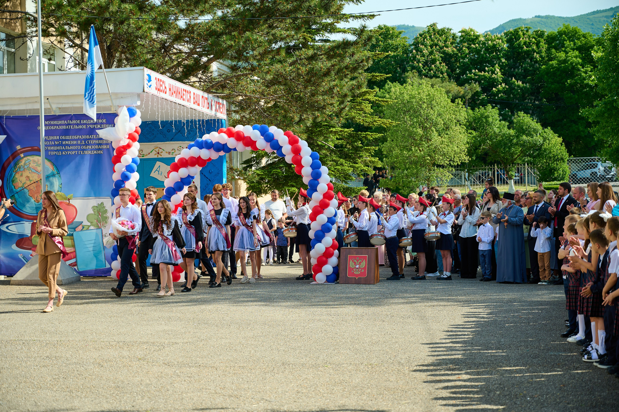 Последний звонок 2025. Жизнь курорта Кабардинка в фотографиях