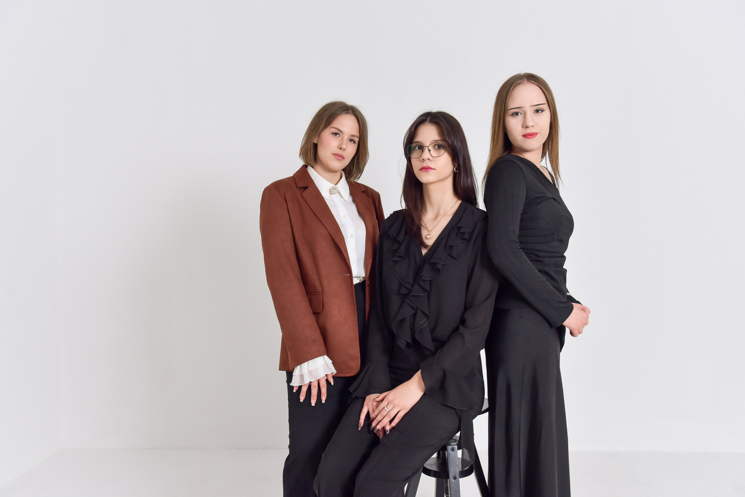 Альбом на окончание школы 9 и 11 класс «Симфония». Выпускные альбомы в Тюмени для школ, садов, вузов спортивных секций