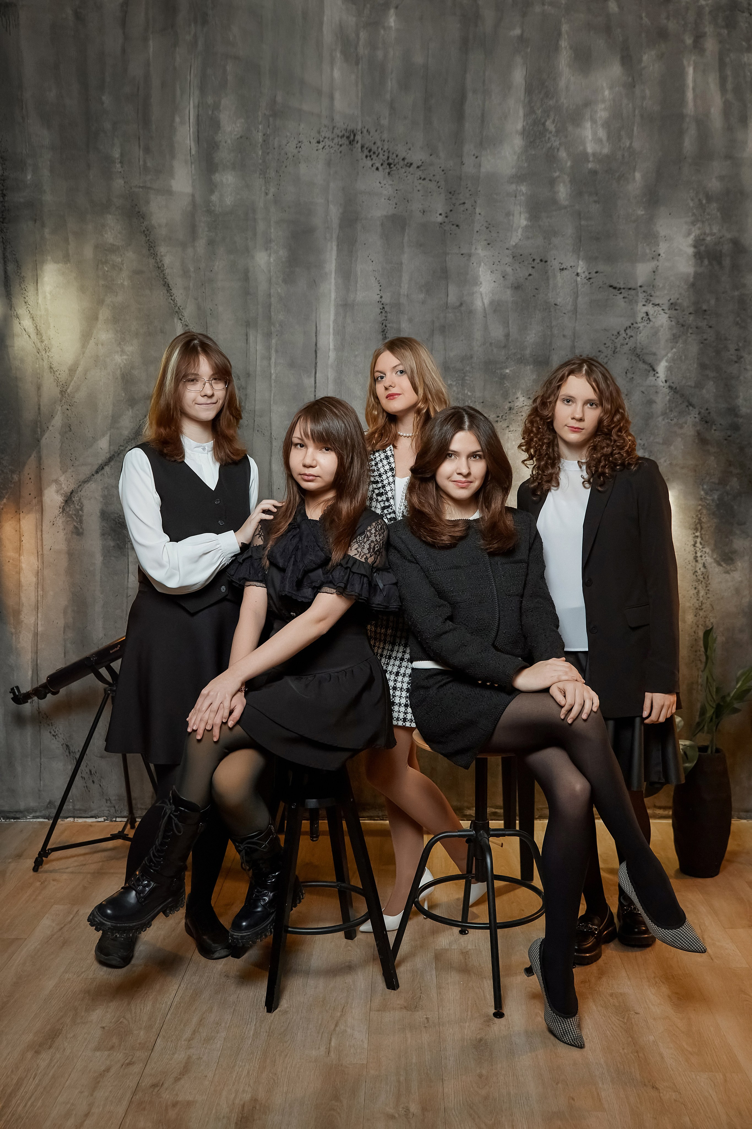 Выпускной альбом 9 и 11 класс «Гранж». Выпускные альбомы в Тюмени для школ, садов, вузов спортивных секций