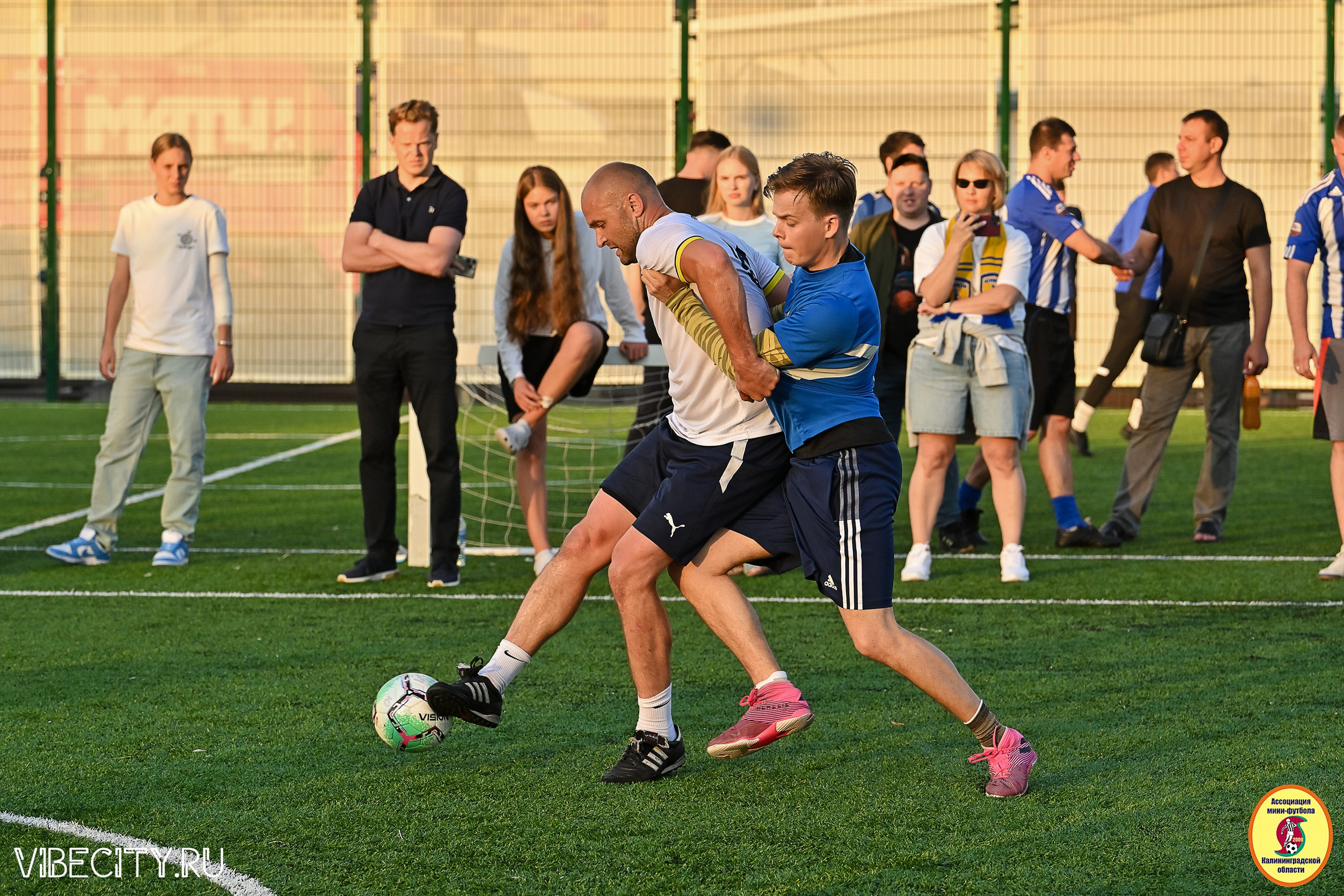 ИГРЫ МИНИ-ФУТБОЛЬНОЙ И КОРПОРАТИВНОЙ ЛИГИ. VIBECITY.RU Вайб Сити Ру Фоторепортажи Фотоотчеты Калининград
