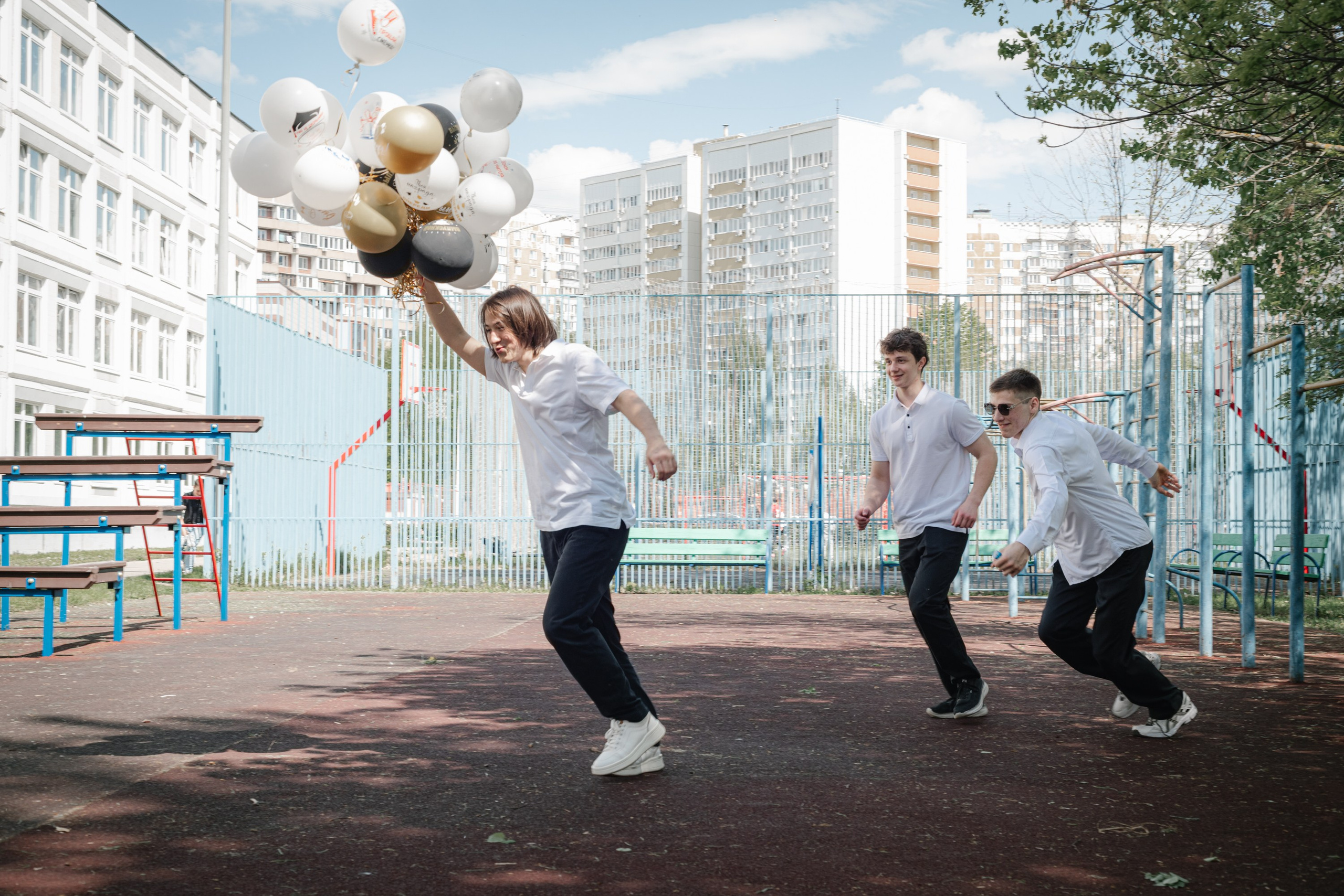 Выпускной альбом 9А класса — фотосессия, видео, репортаж и пожелания в Москве. MILATE — выпускные альбомы, фотосессии и видео в Москве