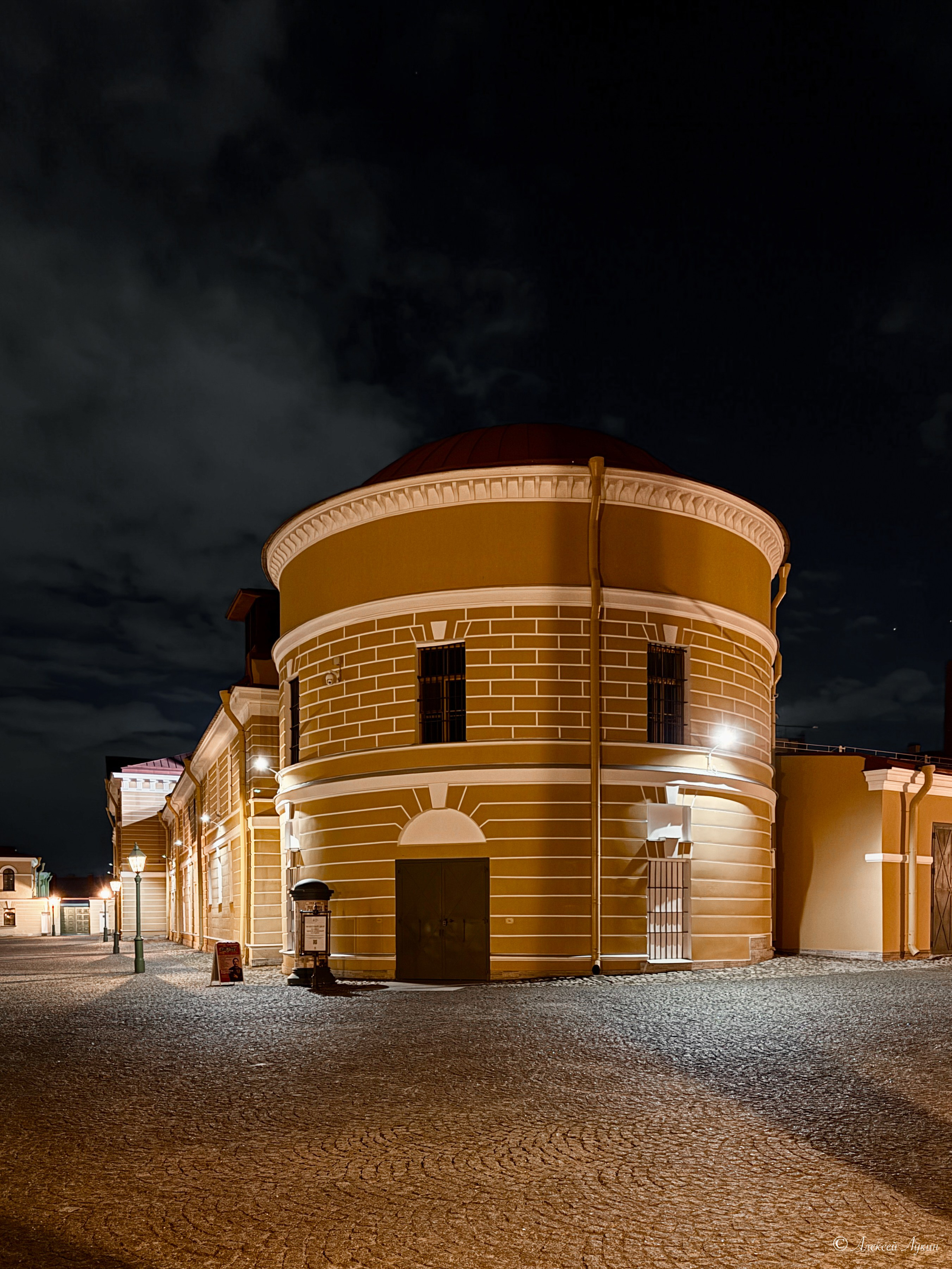 Петропавловская крепость. Ночная съемка на камеру айфона.