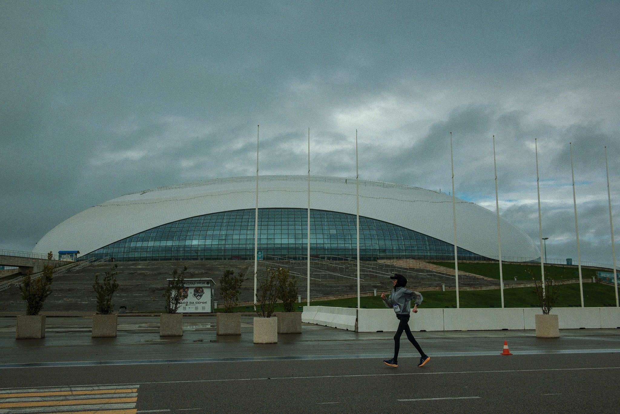 Чемпионат России по полумарафону. Сириус Автодром 2026. Репортажный фотограф в Сочи — Михаил Мордасов
