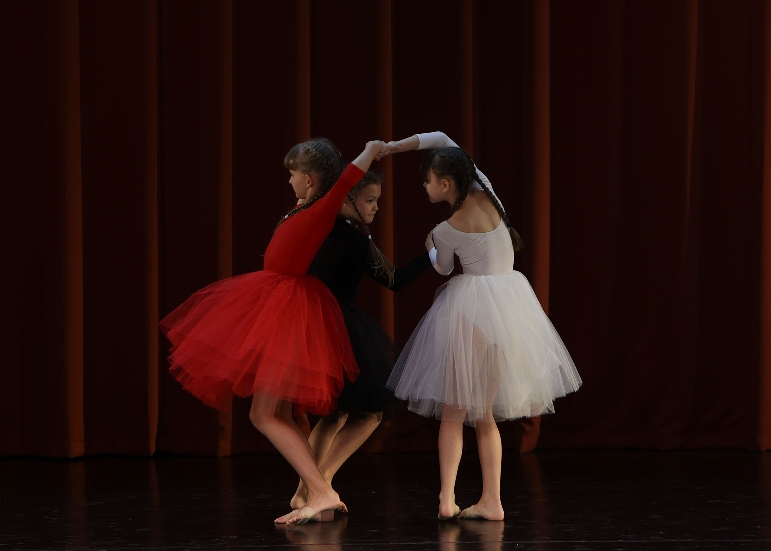 Фестиваль хореографического искусства «КУБОК ЛЕГЕНДЫ — 2025». Выпускные альбомы и школьный фотограф в Подольске, Троицке, Щербинке, Москве и Московской области