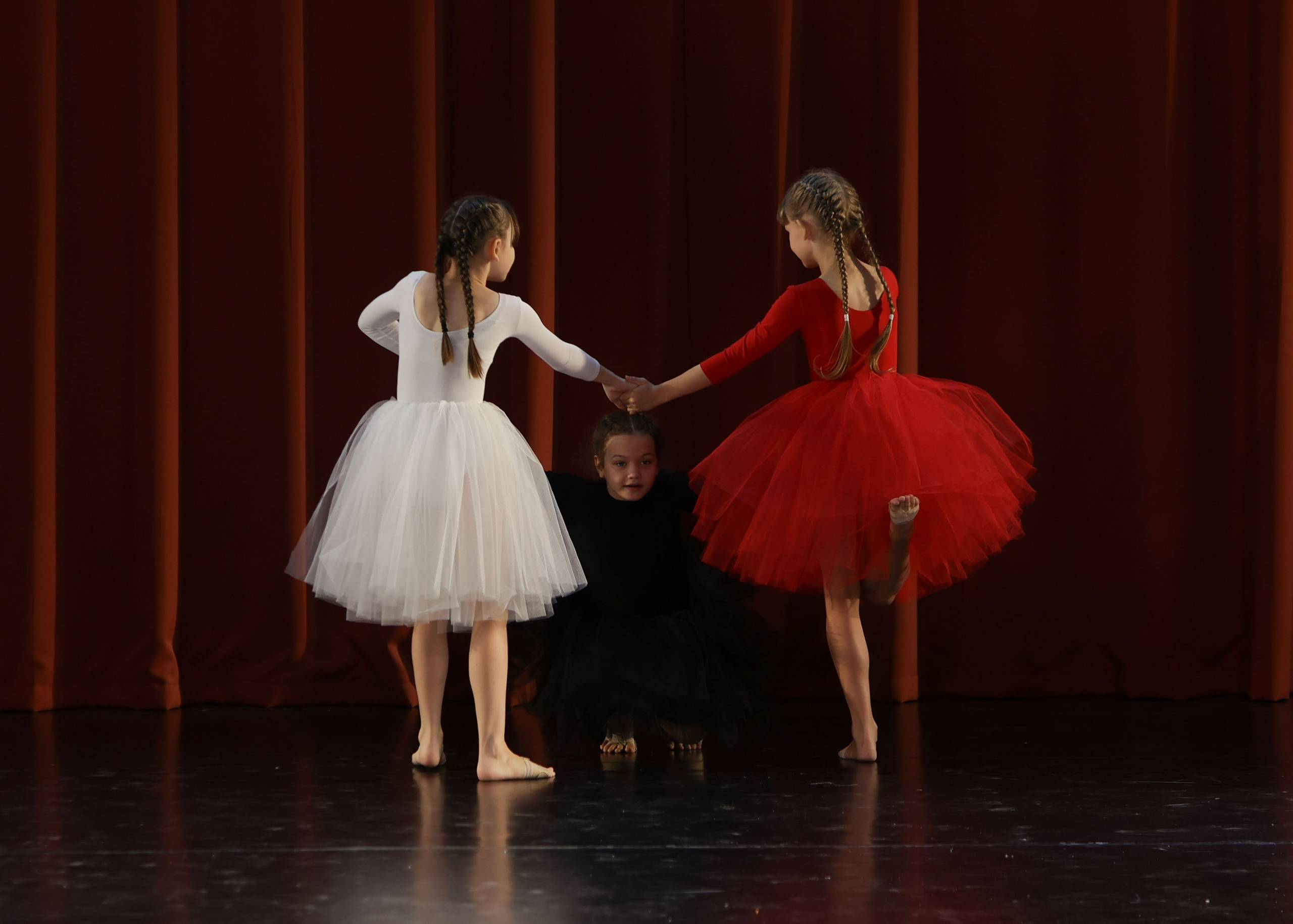 Фестиваль хореографического искусства «КУБОК ЛЕГЕНДЫ — 2025». Выпускные альбомы и школьный фотограф в Подольске, Троицке, Щербинке, Москве и Московской области