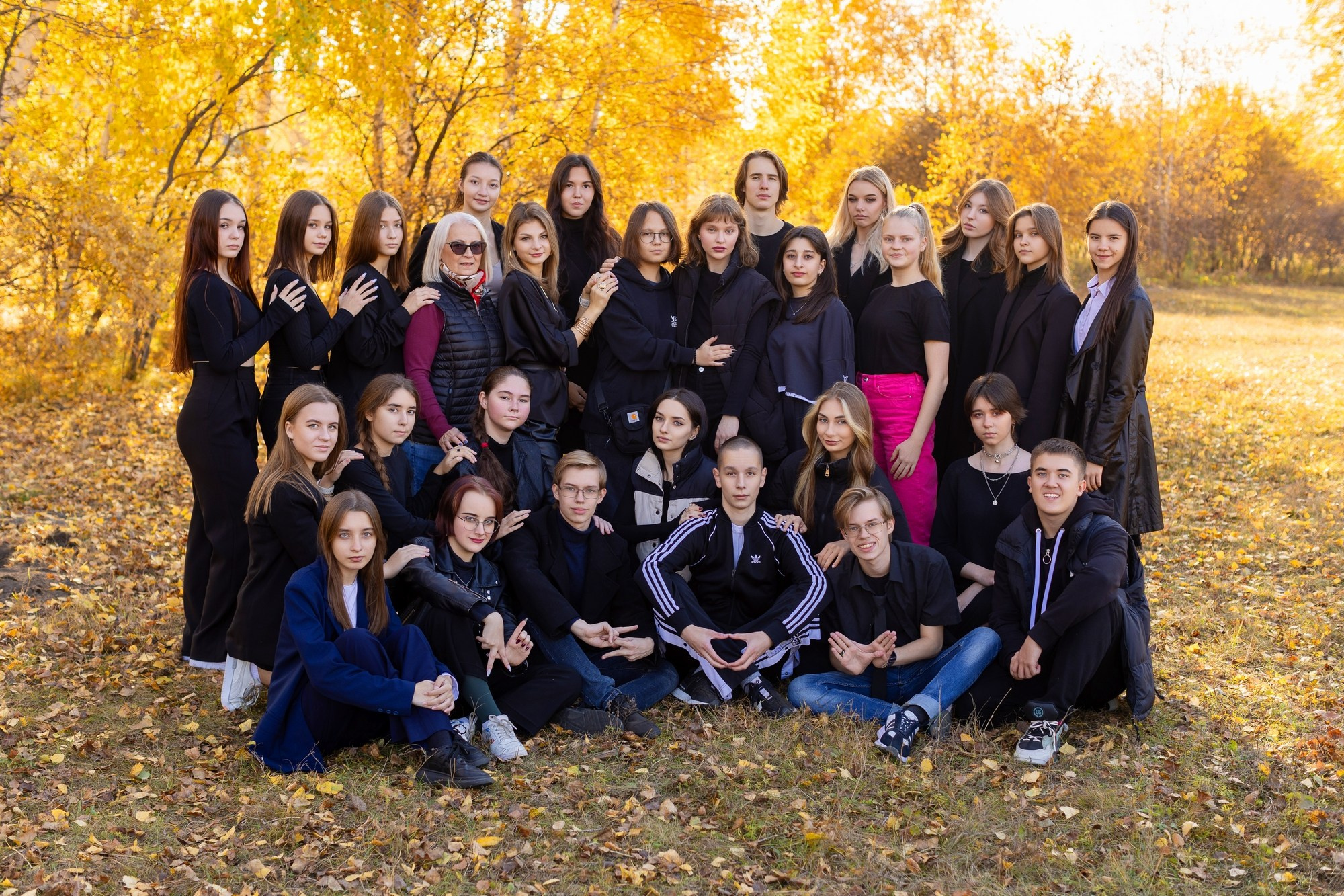 Идеи для школьной фотосессии осенью: 9 и 11 класс. СИГМА | Студия выпускных альбомов Красноярск