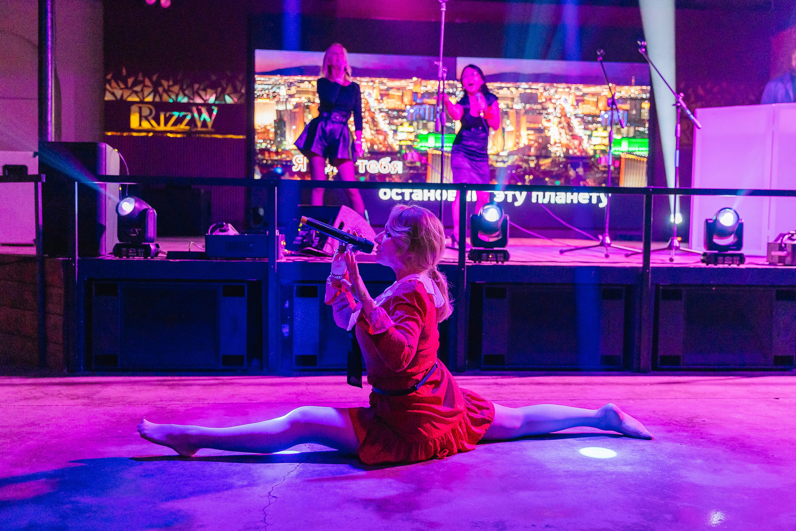 Конкурс караоке в RizzW. Фотограф Москва, Балашиха, МО. Свадьбы, репортажи, контент, портреты