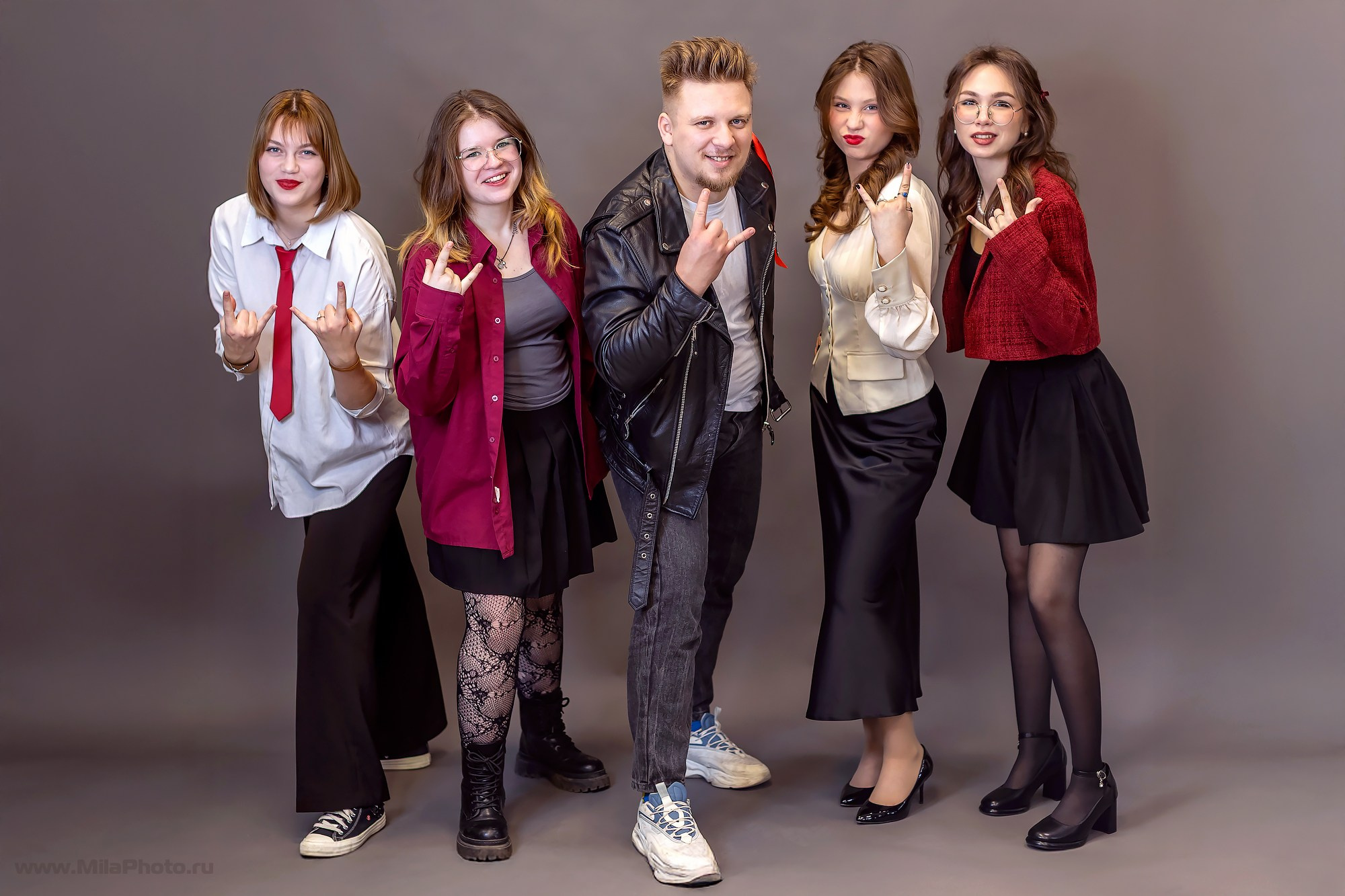 Галерея съемок в студиях. Фотограф и видеограф Москва. Свадебный фотограф, видеограф. Выпускные альбомы. Оживающие альбомы