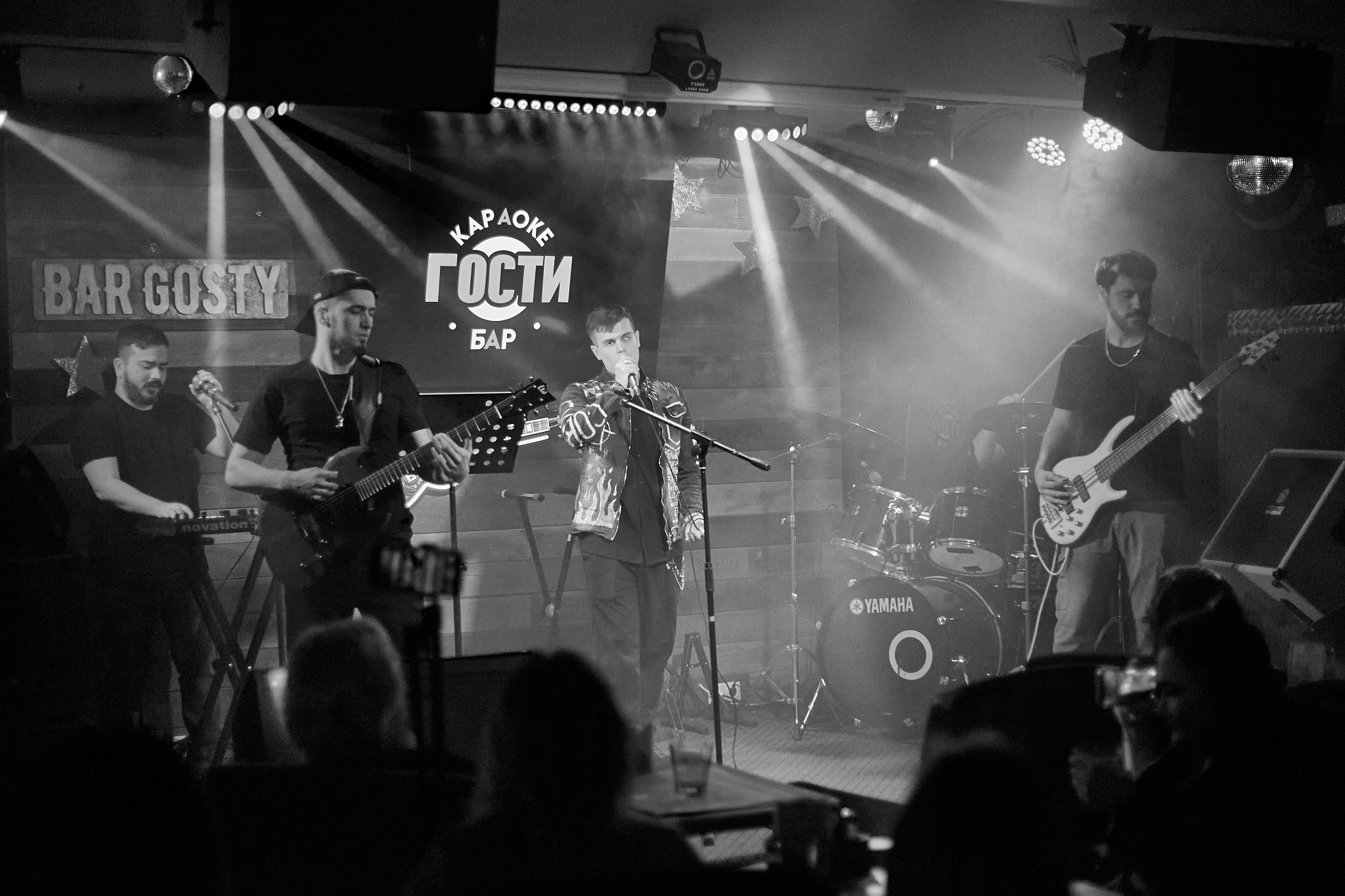 Концерт в баре «Гости». Фотограф Омск | Александр Вандеров