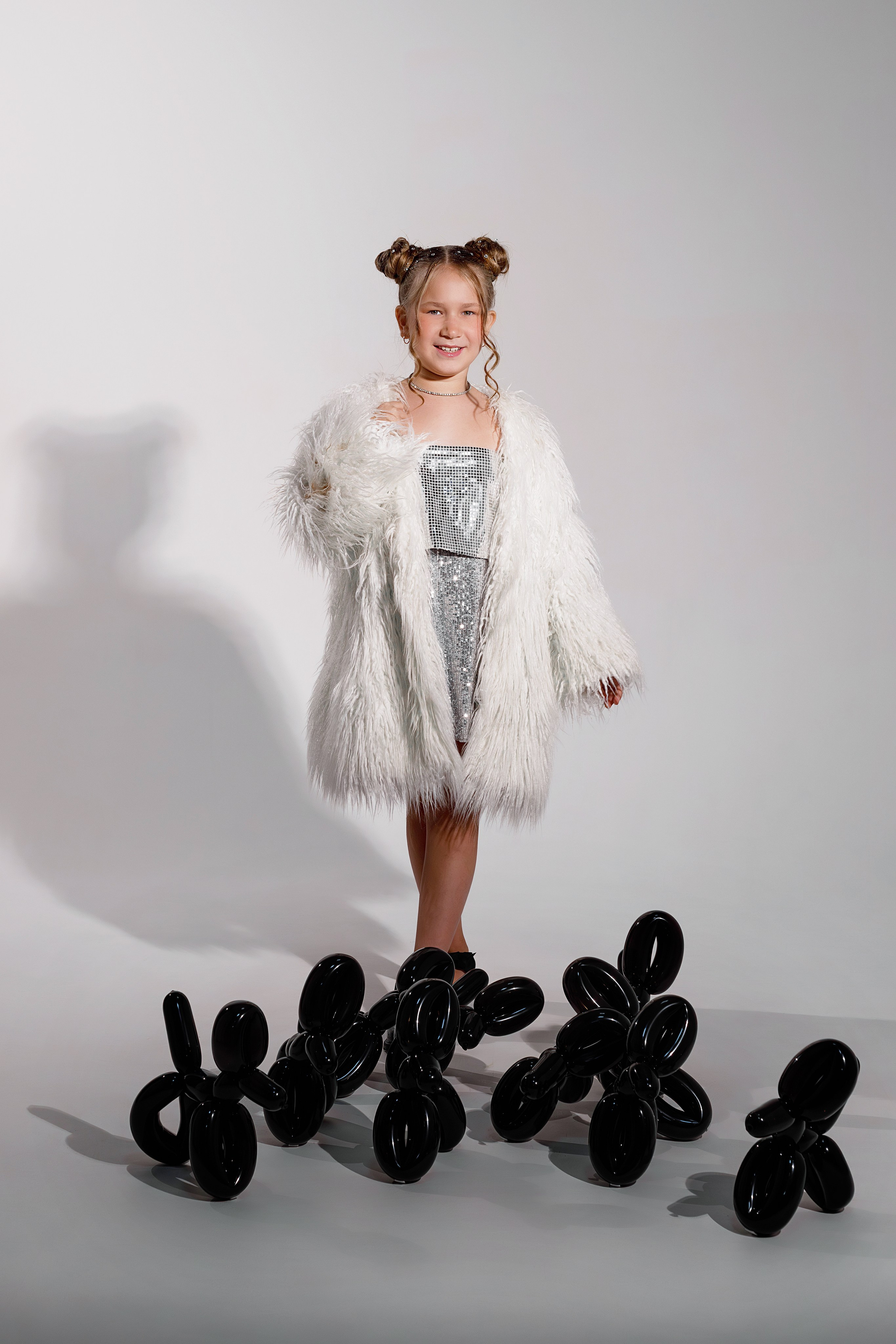 Креативная детская фотосессия на 9 лет в студии Сочи. Детский студийный фотограф Сочи