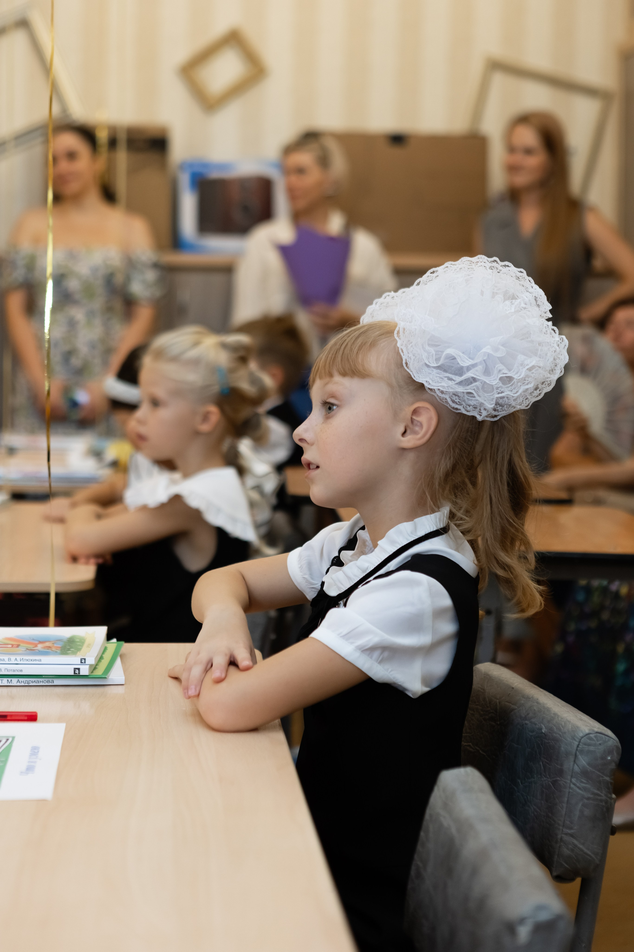 Первый раз — в первый класс. Фотосессия первоклассников 1 сентября. Свадебный фотограф, фотосъемка в Крыму, Севастополе, Симферополе, Ялте