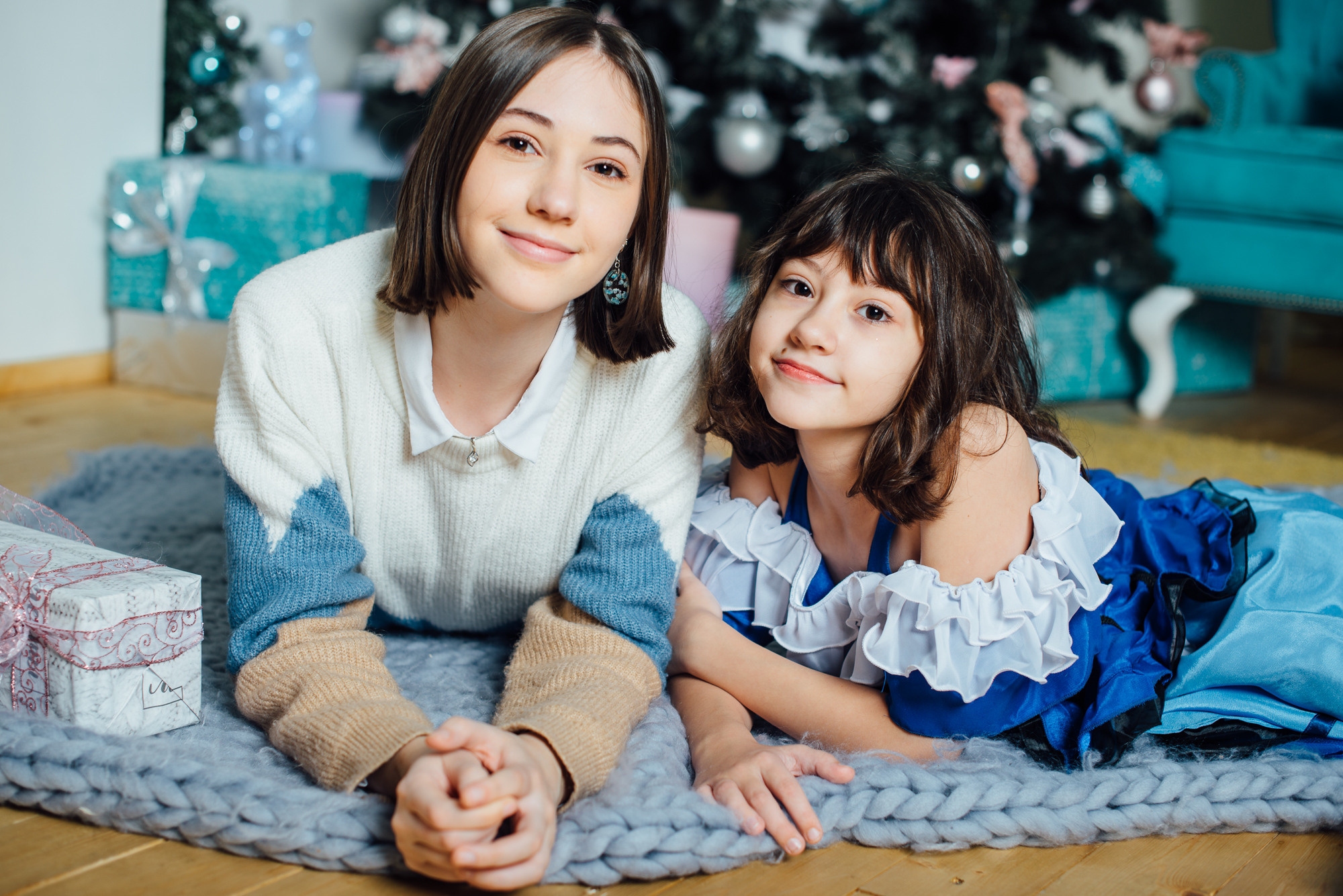 Новогодние сестренки