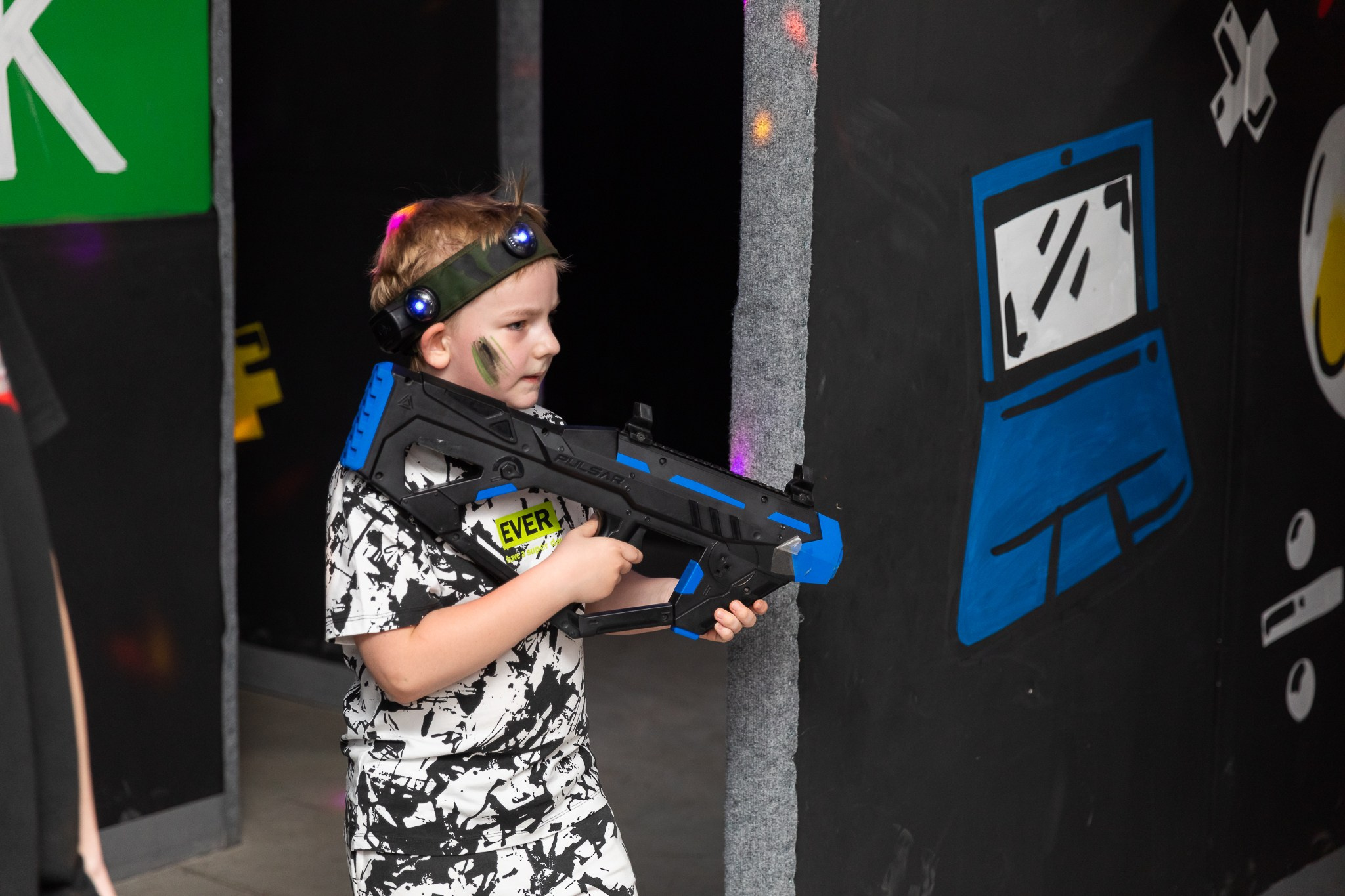 Платону 8 лет, лазертаг Zаряд. Фотограф Татьяна Генева