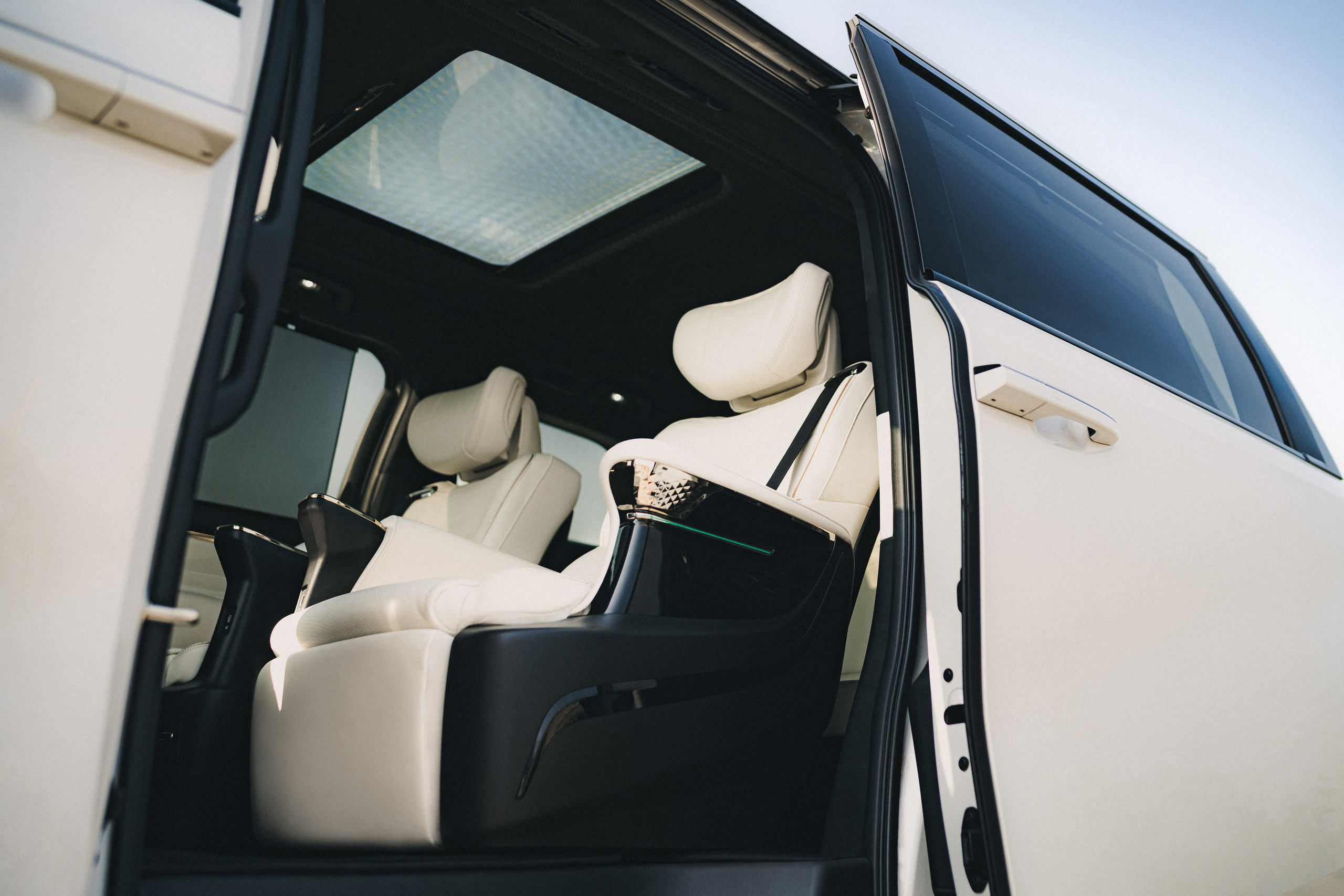 Сотрудничество с GAC Motor. Флагманы модельного ряда 2025: M8 & GS8 Dragon HEV. Фотограф Илья К. в Москве