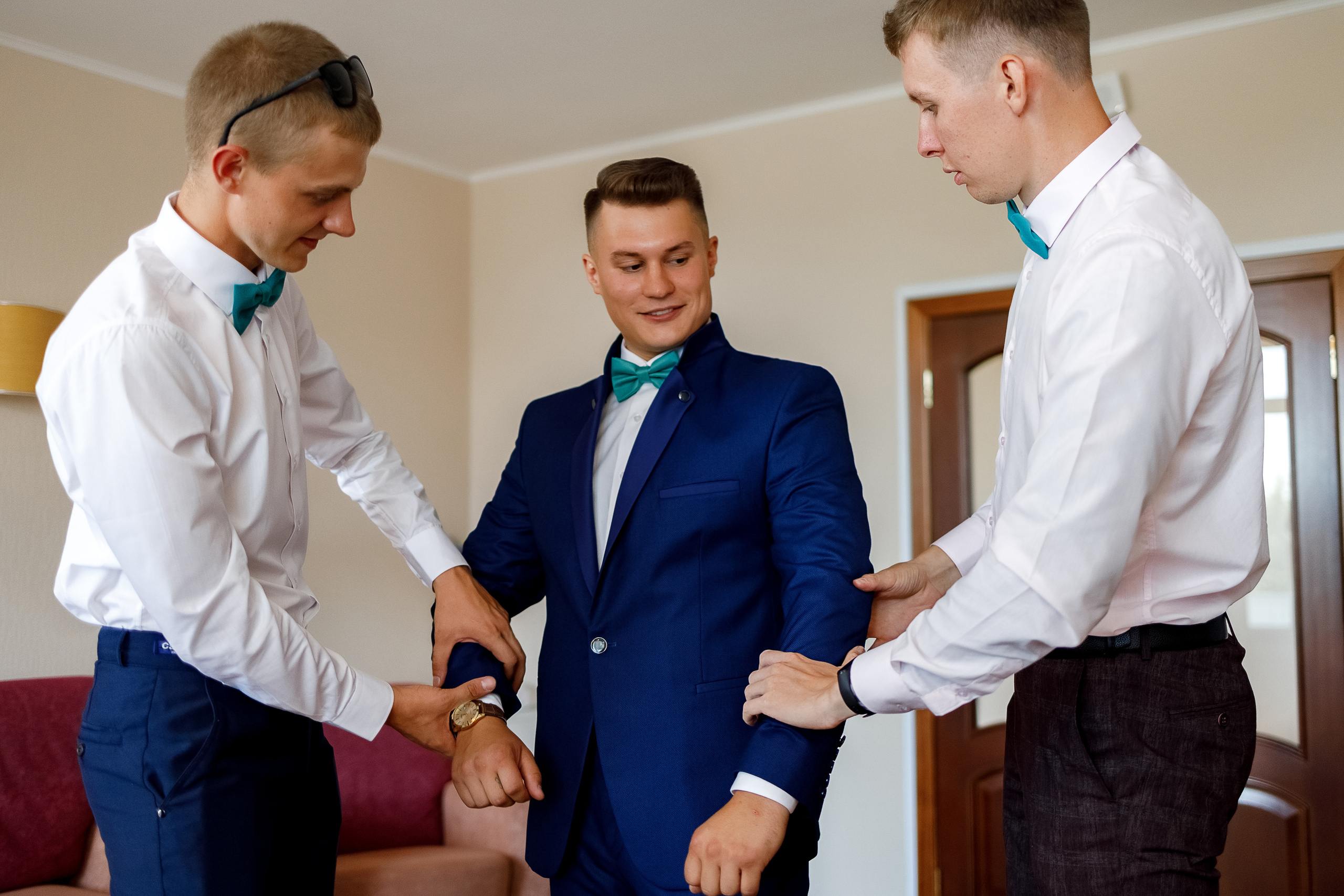 Элегантная выездная регистрация в саду на территории гостиницы. Олег Сверчков | Свадебный фотограф Вологда