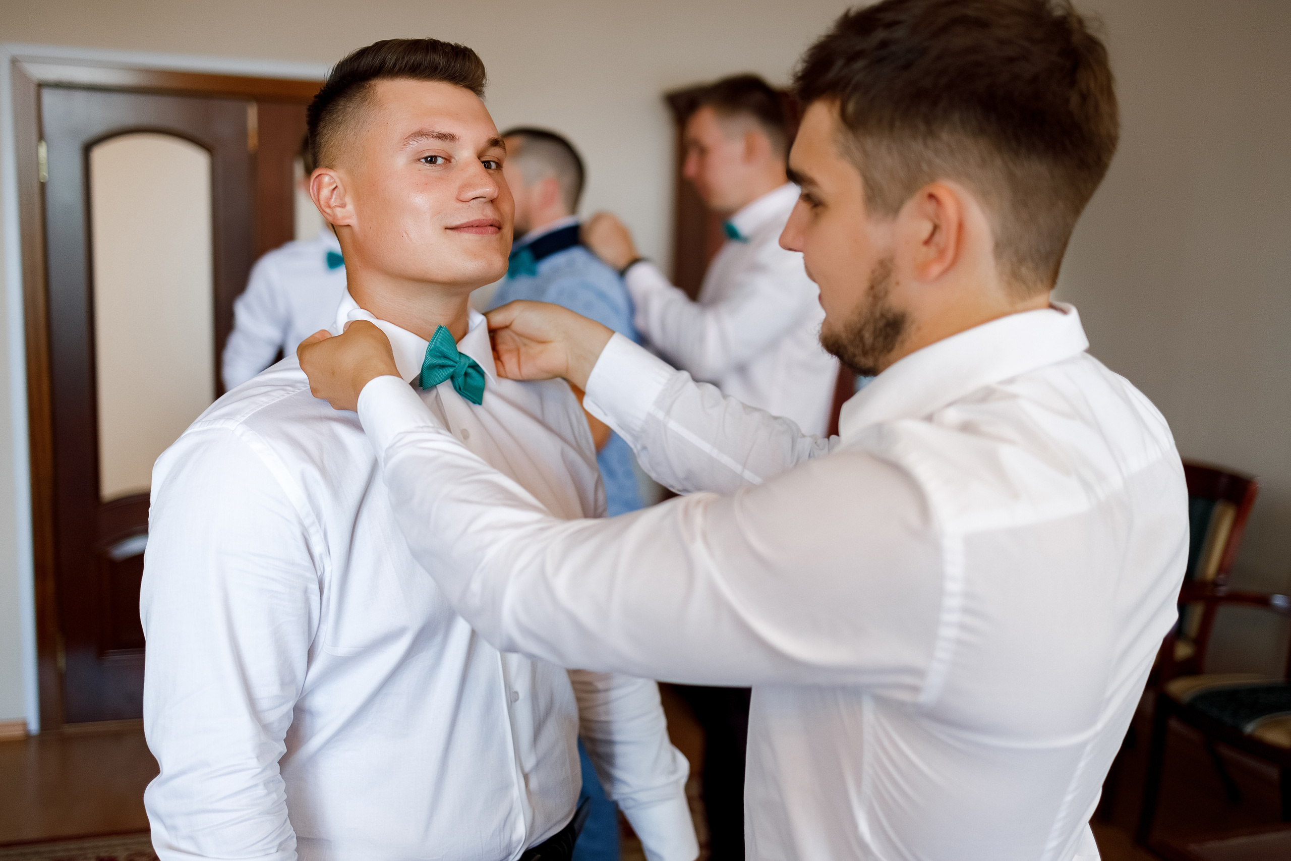 Элегантная выездная регистрация в саду на территории гостиницы. Олег Сверчков | Свадебный фотограф Вологда