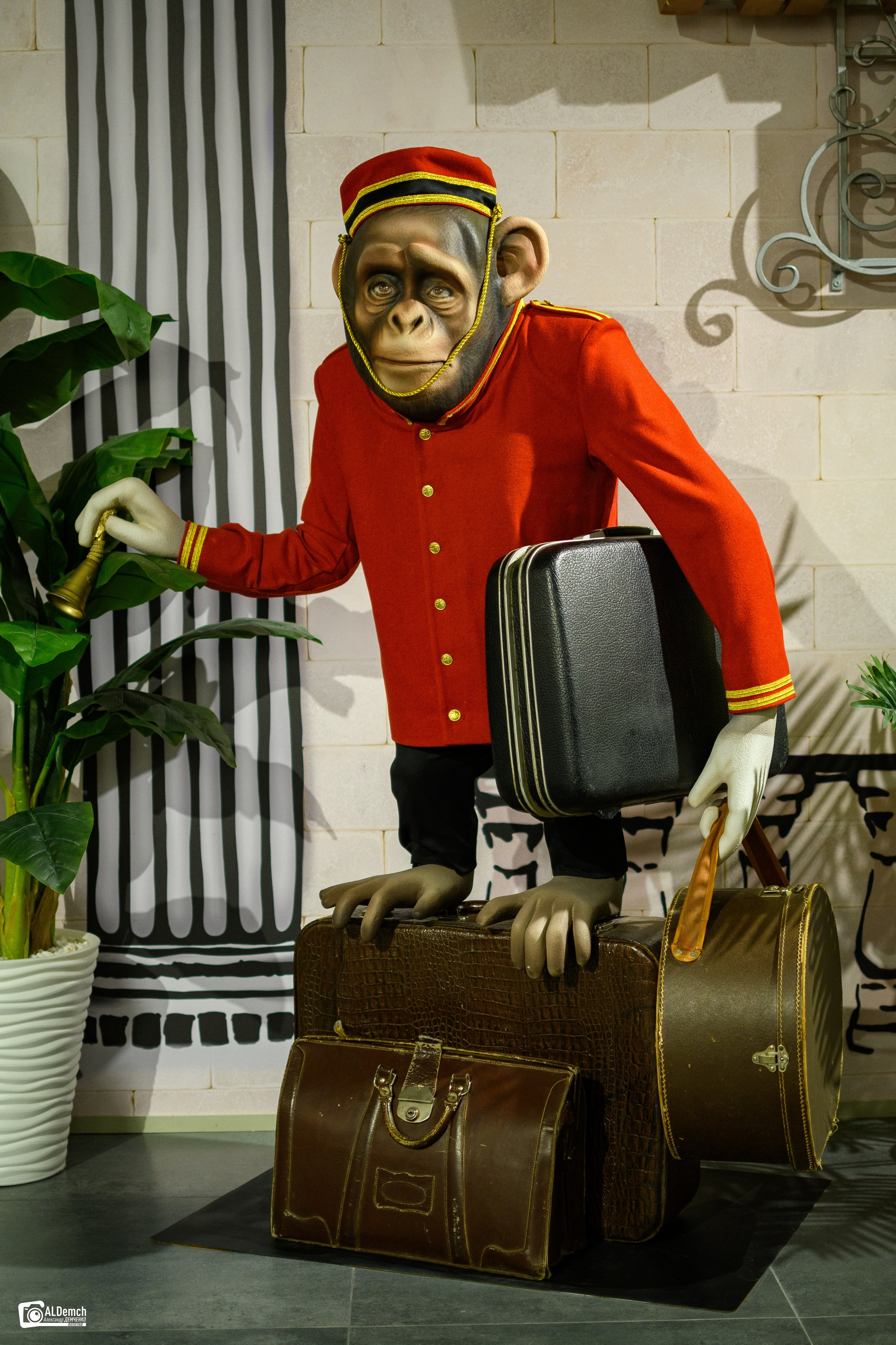 Фотографии с выставки «Найти Бэнкси» на ВДНХ в Москве