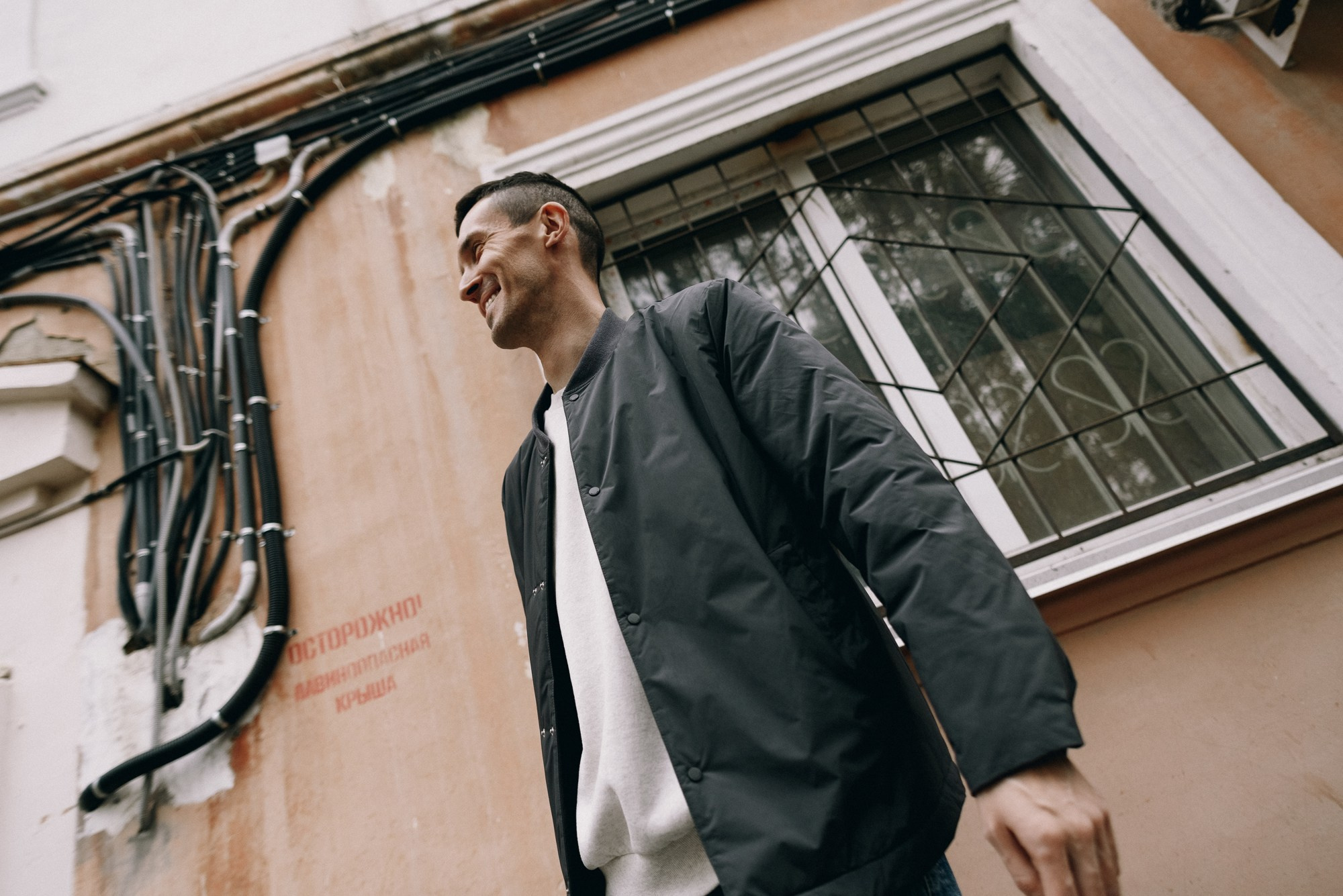 Мужская стрит-фотосессия в Тюмени | Уличный фотограф Дарья Мустафина. Портретный фотограф Тюмень Дарья Мустафина