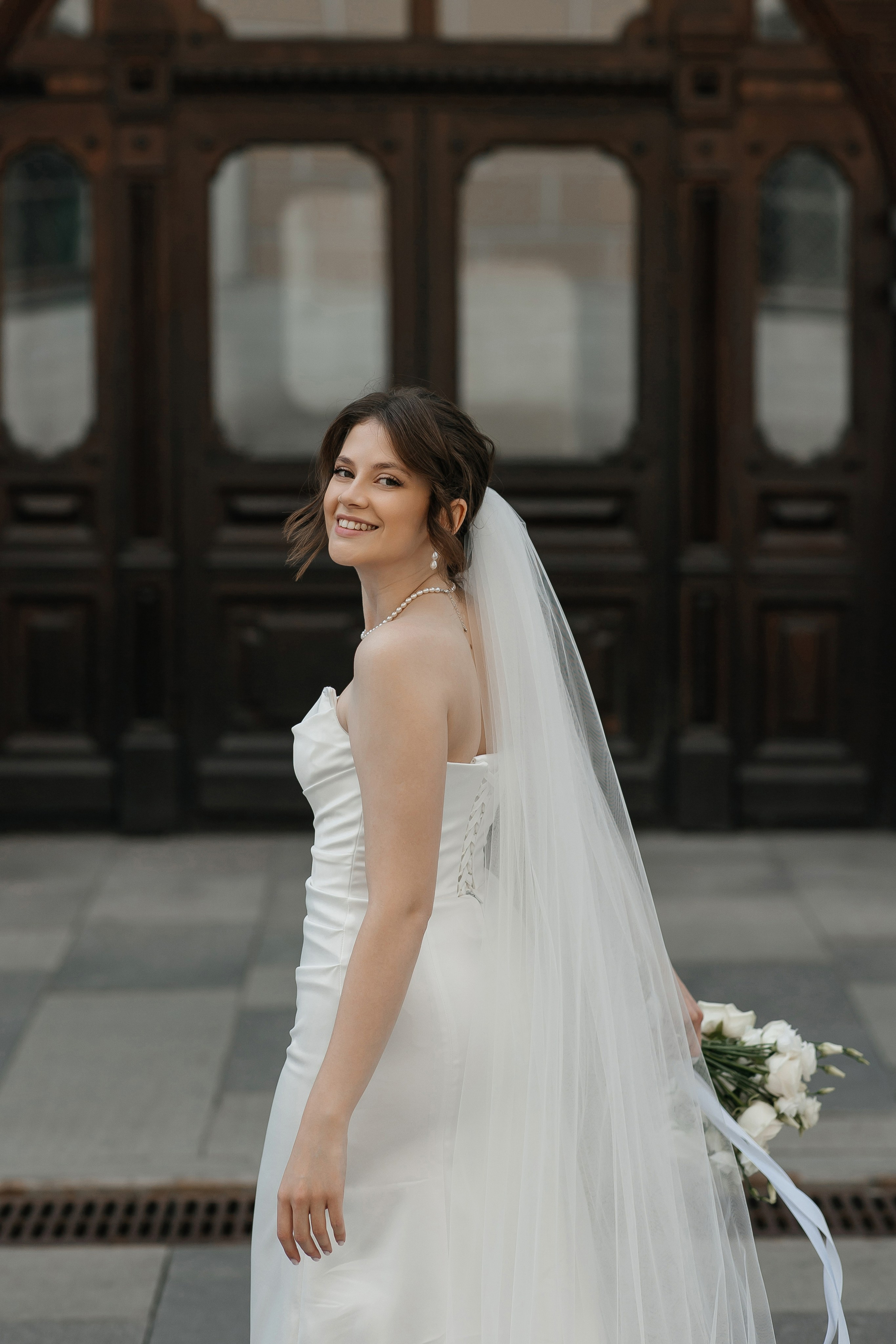 Свадебная фотосессия на улицах в центре Москвы