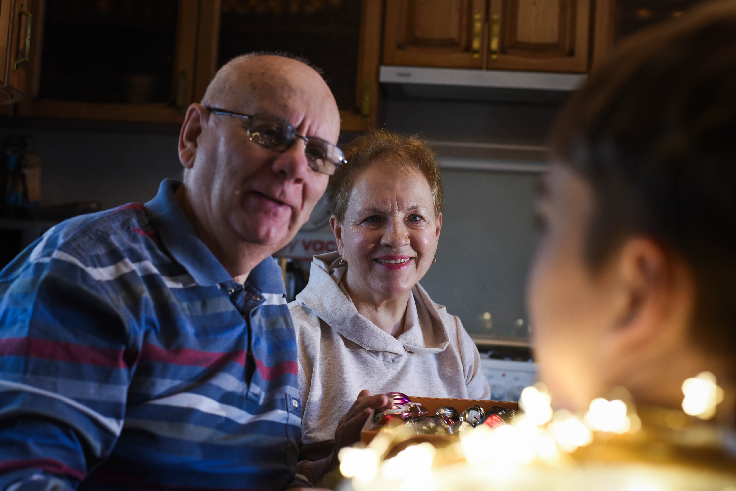 Семейная домашняя съемка. Внук с бабушкой и дедушкой. Предновогодняя история. Женский и семейный фотограф Людмила Богачкина