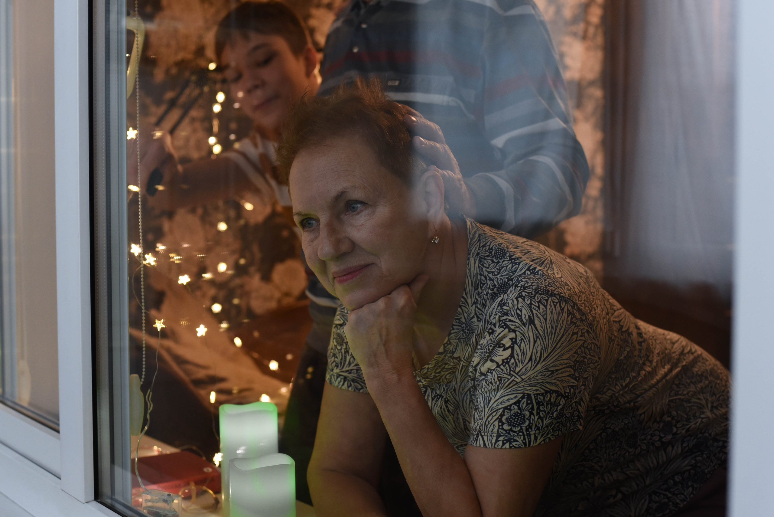 Семейная домашняя съемка. Внук с бабушкой и дедушкой. Предновогодняя история. Женский и семейный фотограф Людмила Богачкина