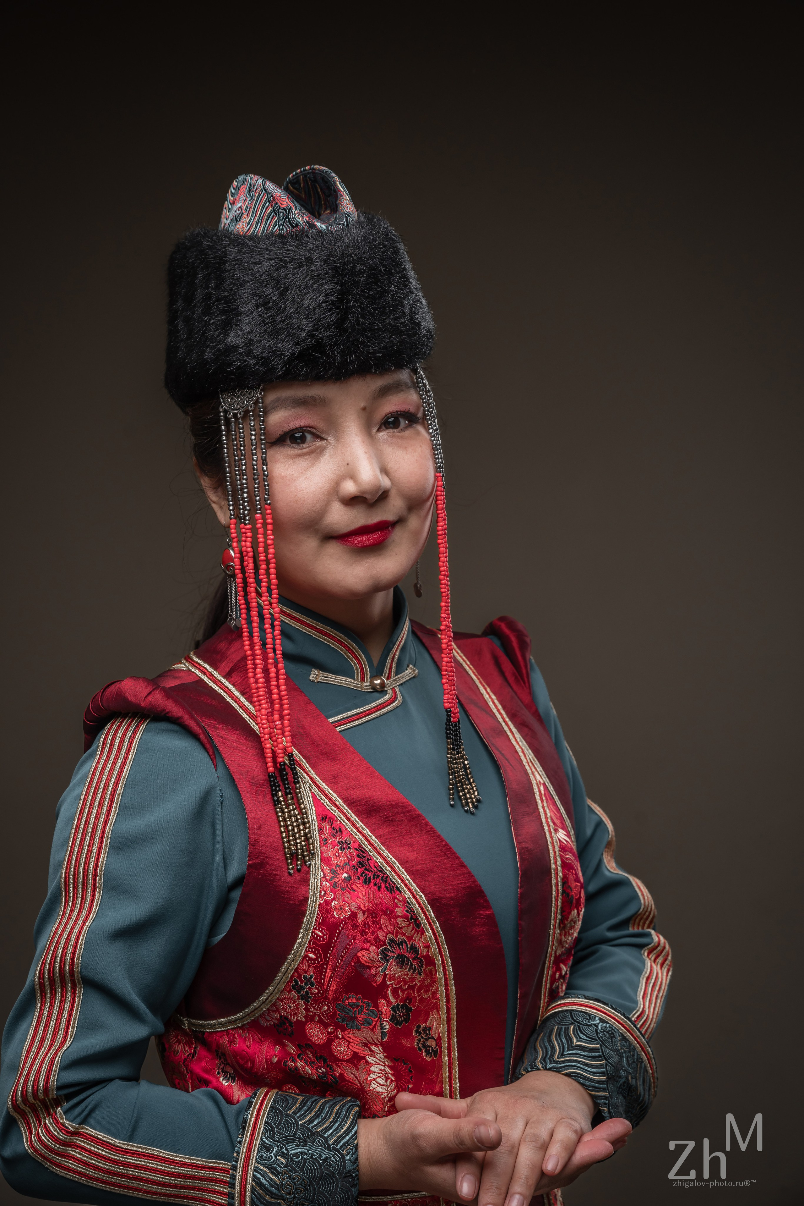 Съёмка в бурятских национальных костюмах. Семейный и свадебный фотограф в Иркутске Максим Жигалов