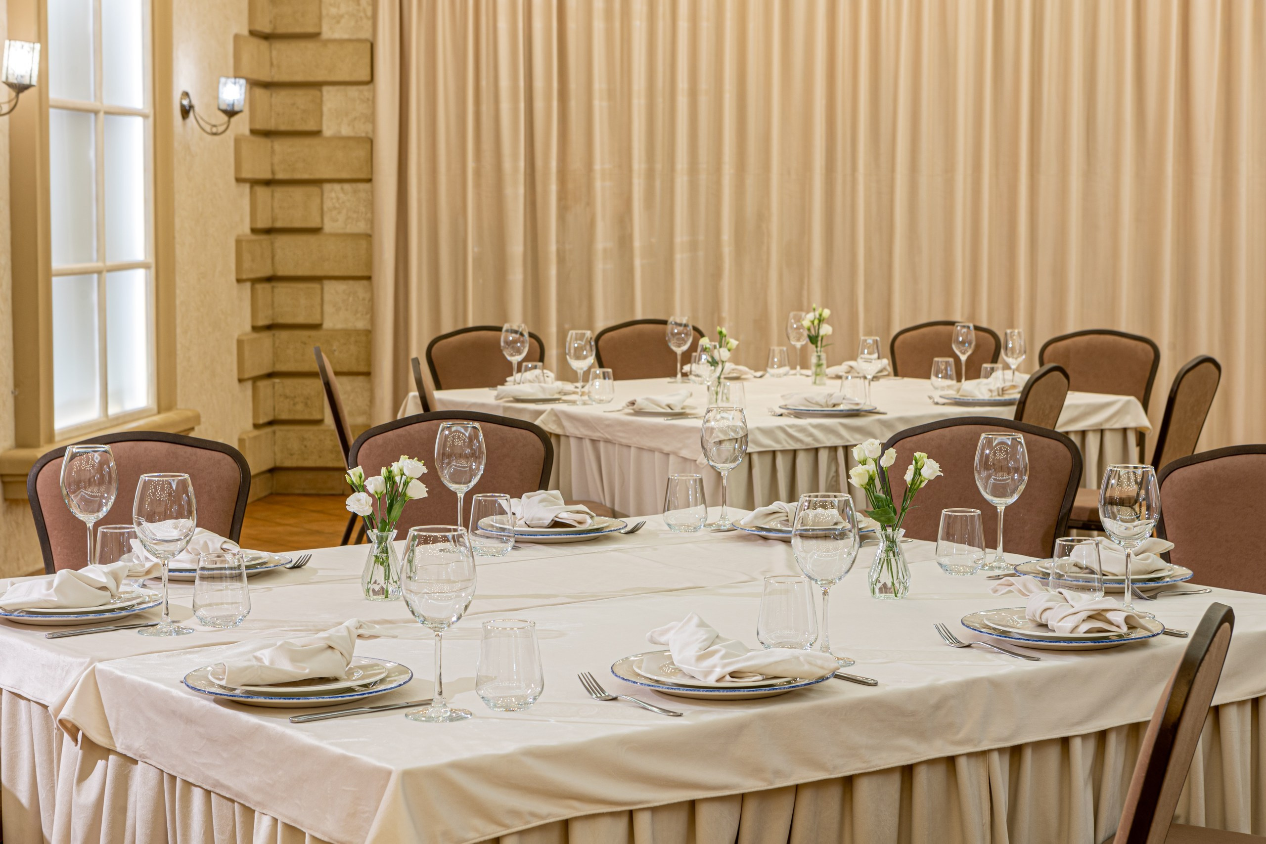 Банкетный зал ресторана Дача. Фотограф в Оренбурге. Профессиональный фотограф