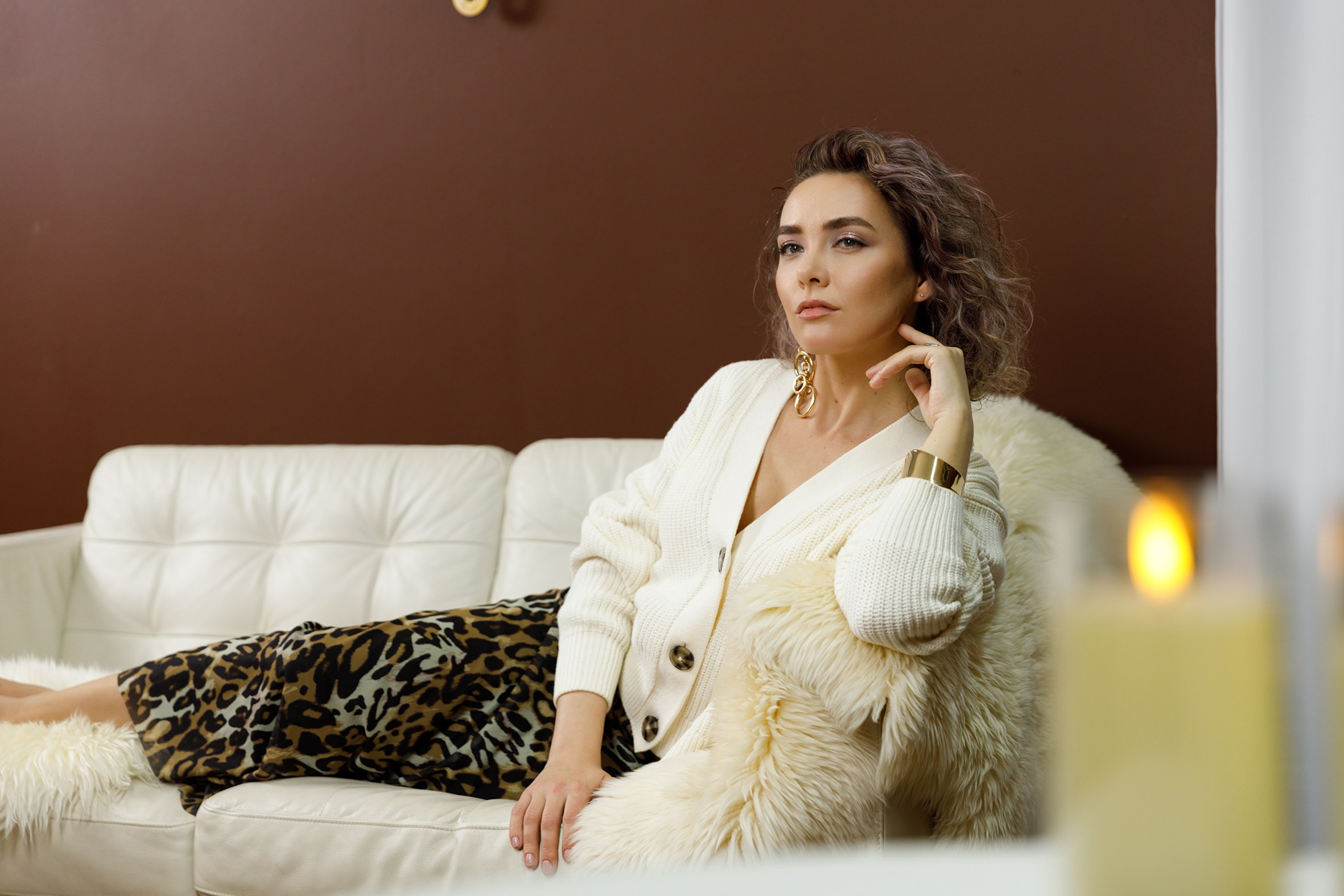 Из чего же сделано новогоднее настроение? Из совместных игр под елкой, болтовней с лучшей подружкой, созерцанием горящей свечи. Фотограф Анна Телекаева, выпускные альбомы, семейные и репортажные съемки в Омске