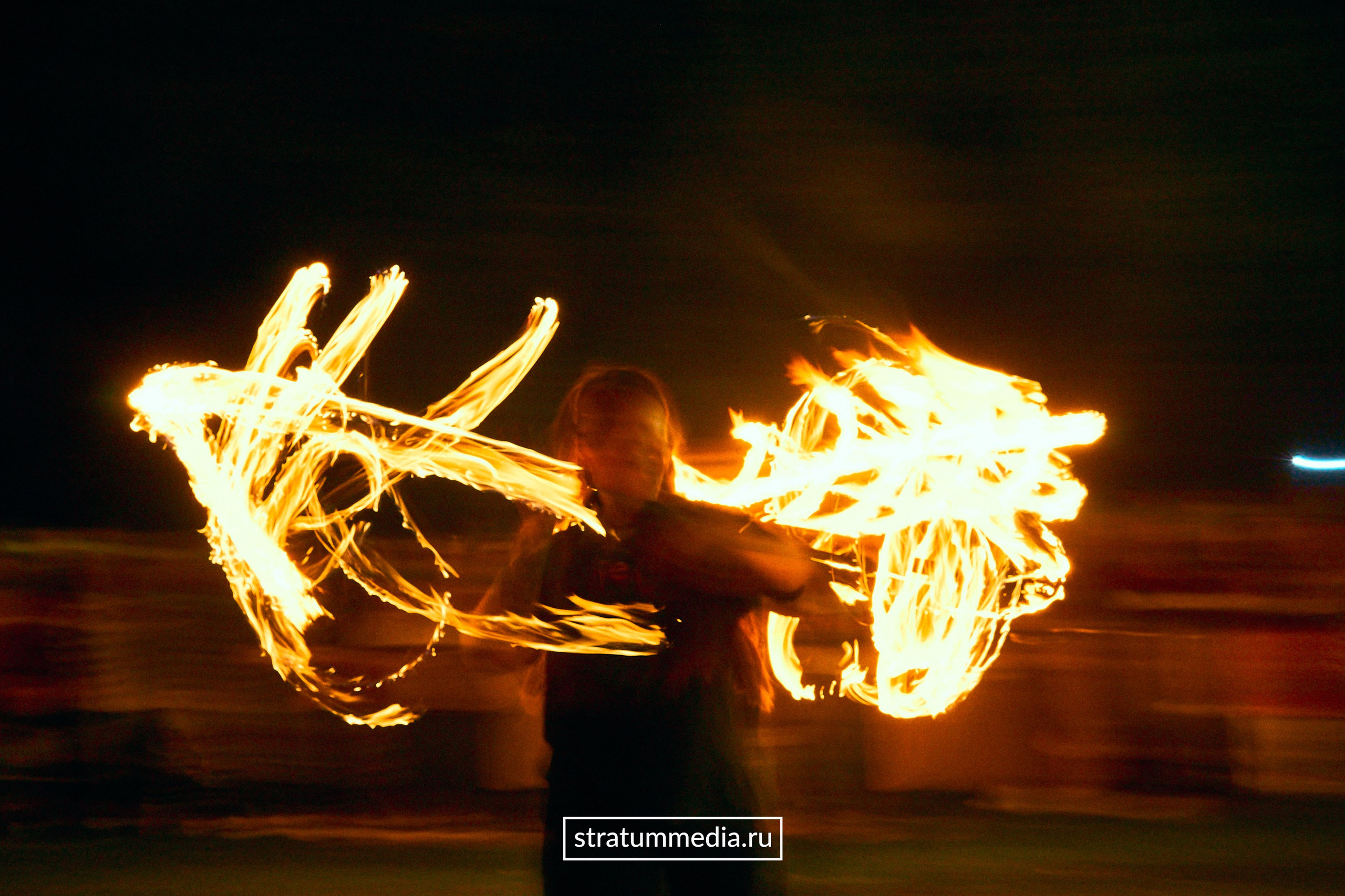 Fire Show at Park. Stratum Media — Фото-Видео Съемки