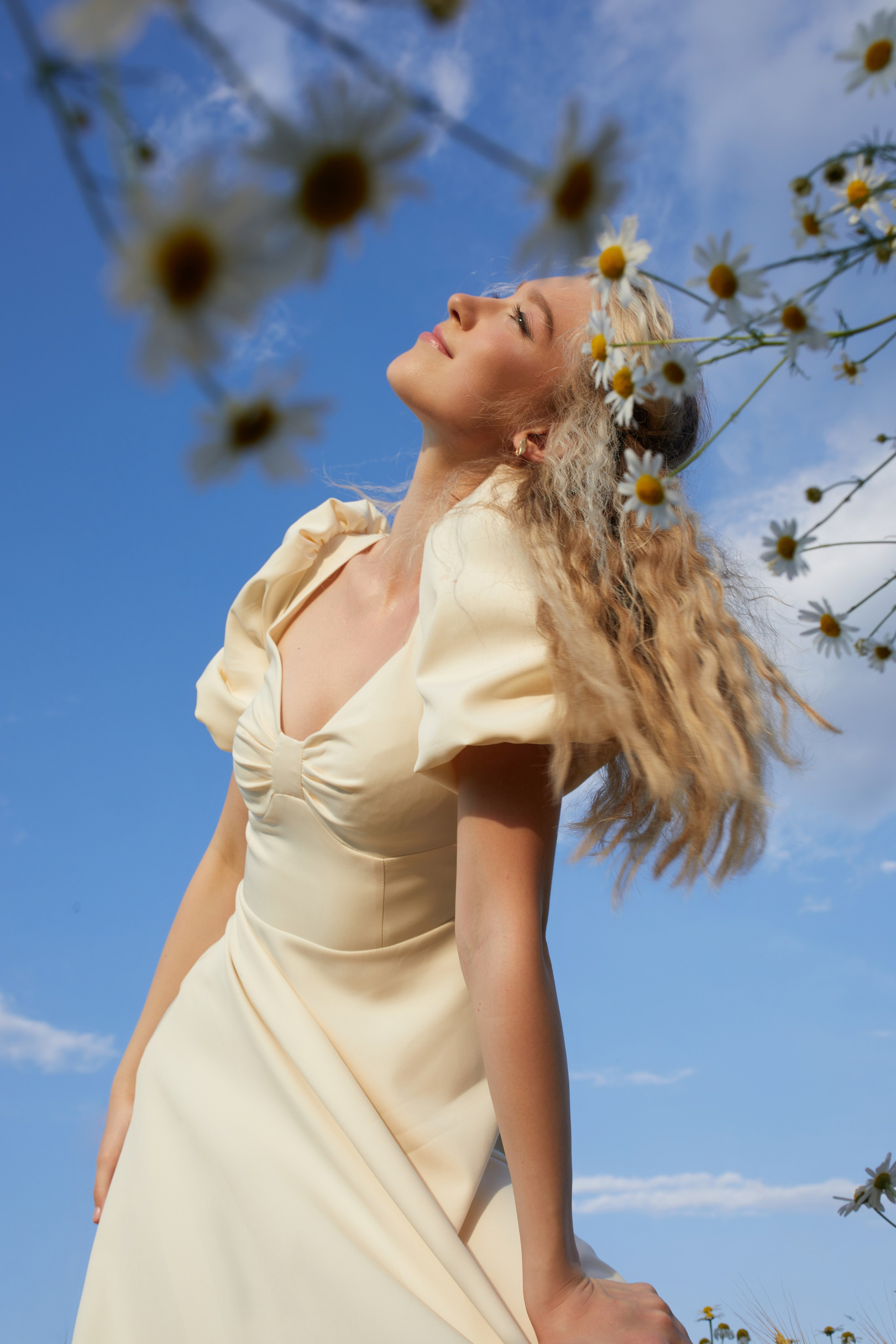 Летняя фотосессия в ромашковом поле. Фотограф в Москве и Одинцово Кравченко Кристина