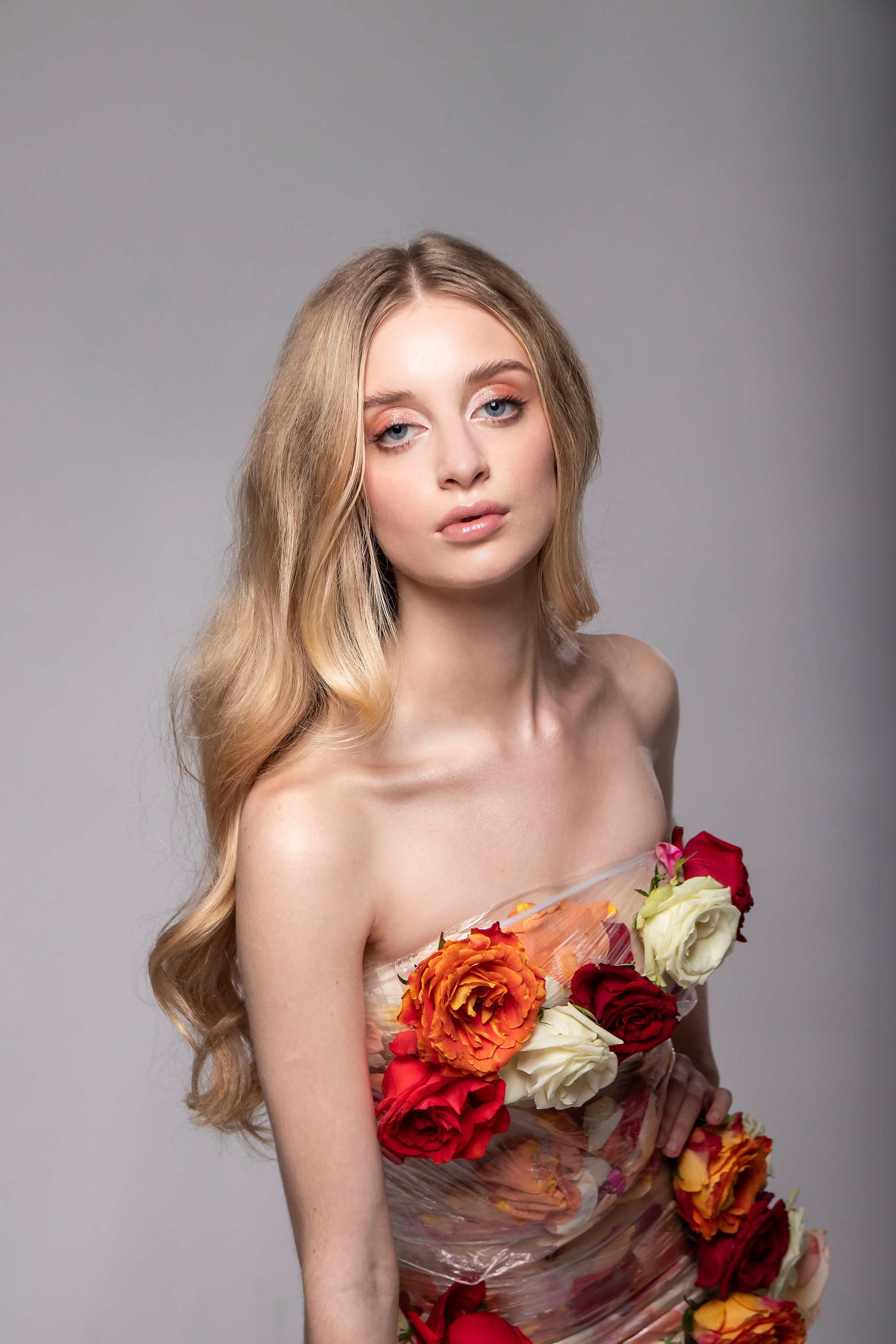 Минимализм и движение: творческая фотосессия на циклораме. Портретный фотограф в Санкт-Петербурге Савельева Ольга