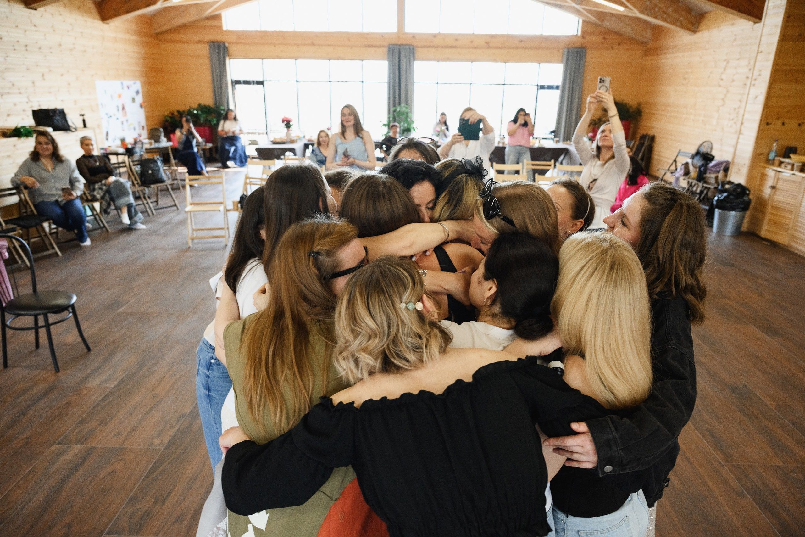Фотосъемка дня рождения в Петропавловске-Камчатском. Яркая фотосессия дня рождения на природе в Петропавловске-Камчатском. Веселые моменты праздника с друзьями в кадре. Профессиональная съемка детских и взрослых дней рождения. Фотосессия дня рождения в Петропавловске-Камчатском.