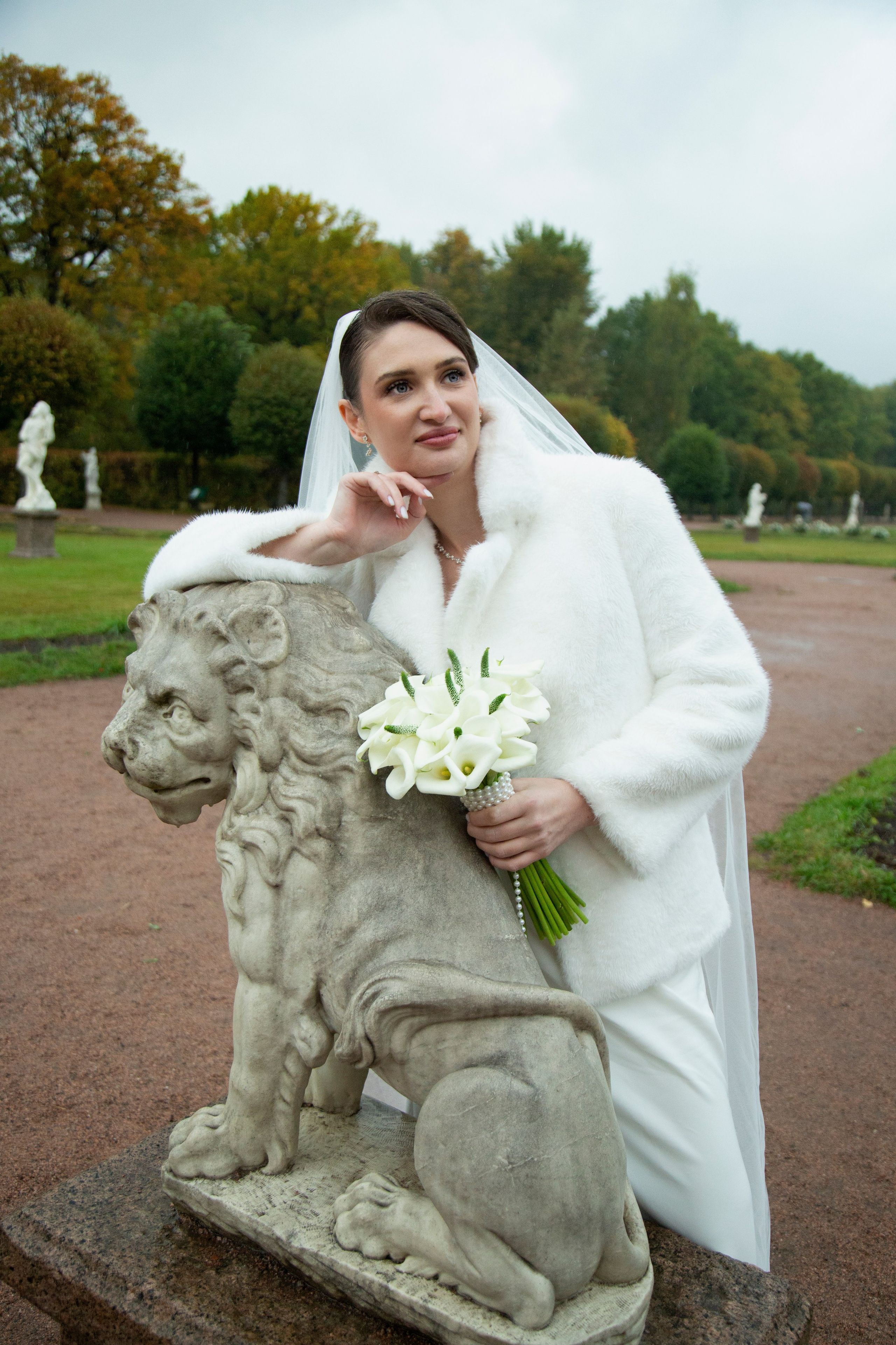 Свадебная фотосессия в усадьбе Кусково Алексея и Юлии. Фотосессия в студии в Москве от профессионального фотографа услуги по доступным ценам