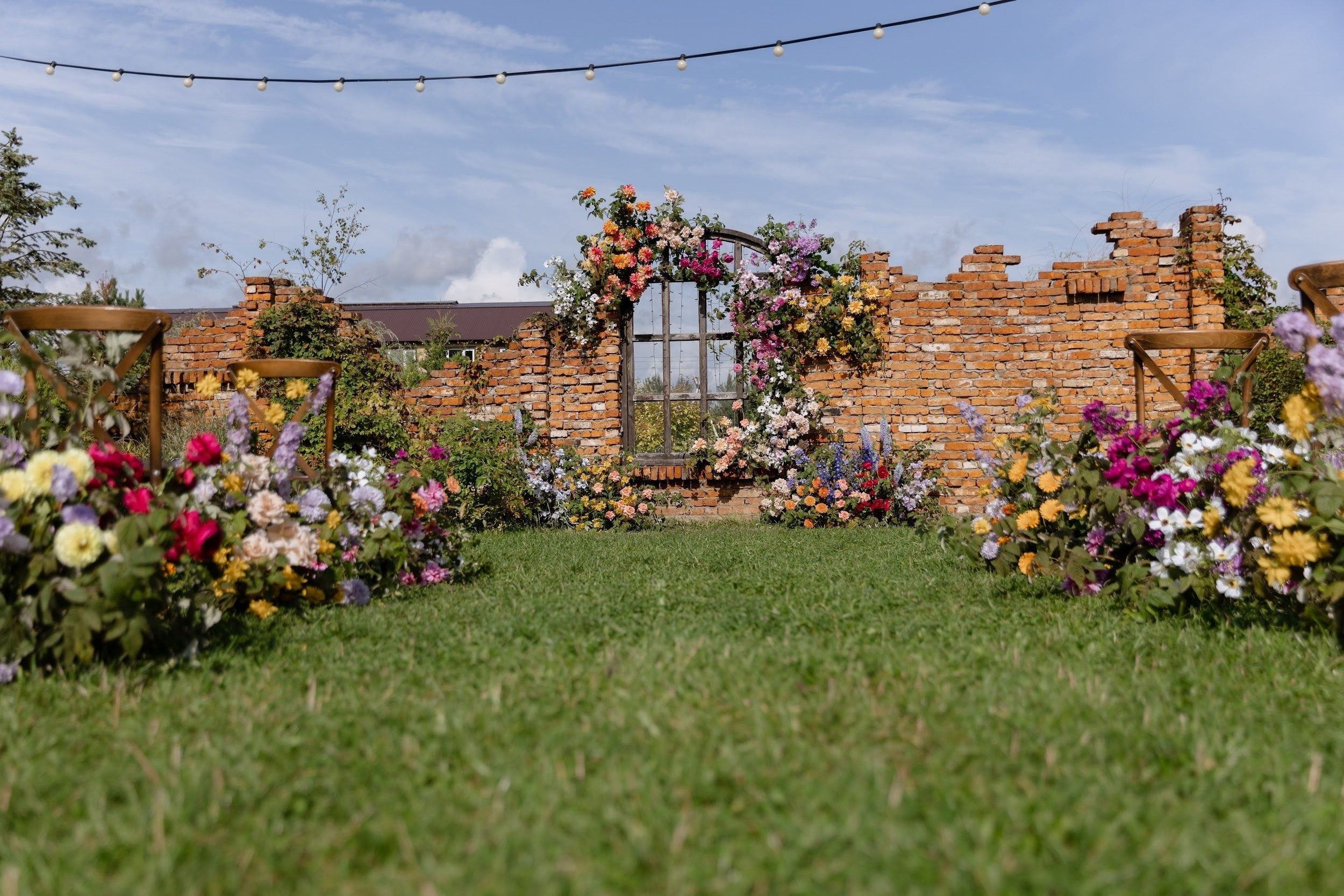 Разрушенная стена. Локация для церемонии ифотосессии. Свадебная площадка РАНЧО