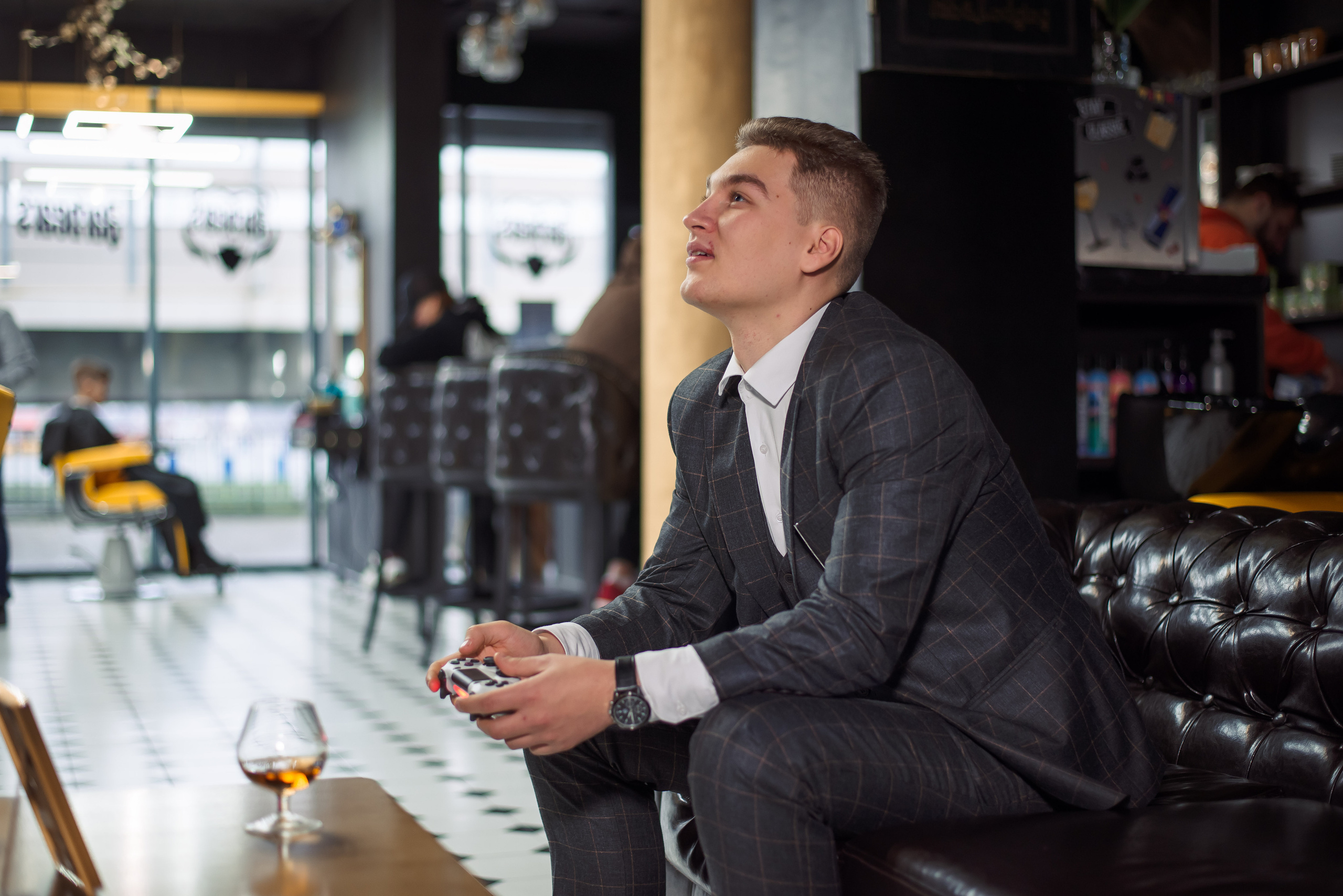 Фотосъемка сборов жениха. Свадебный фотограф Калининград | Москва|