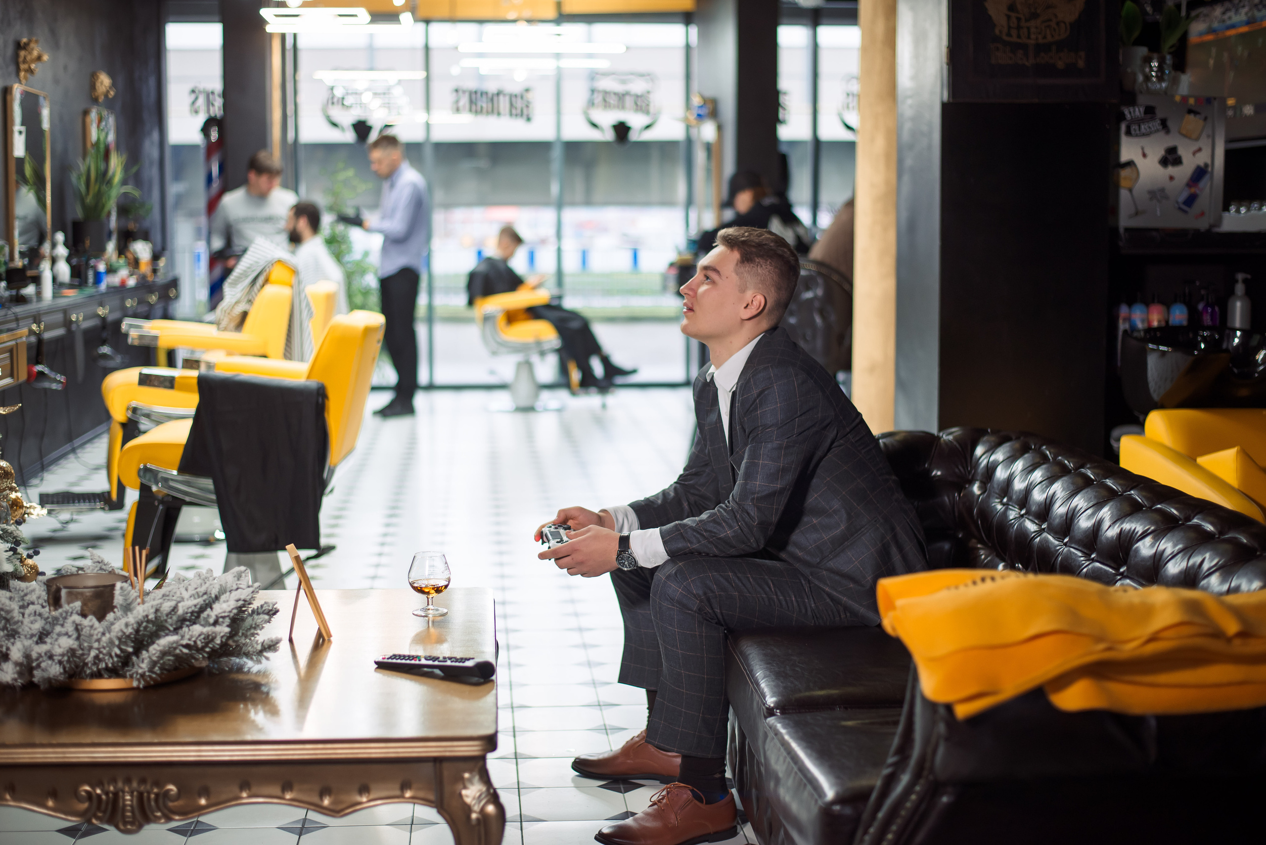 Фотосъемка сборов жениха. Свадебный фотограф Калининград | Москва|