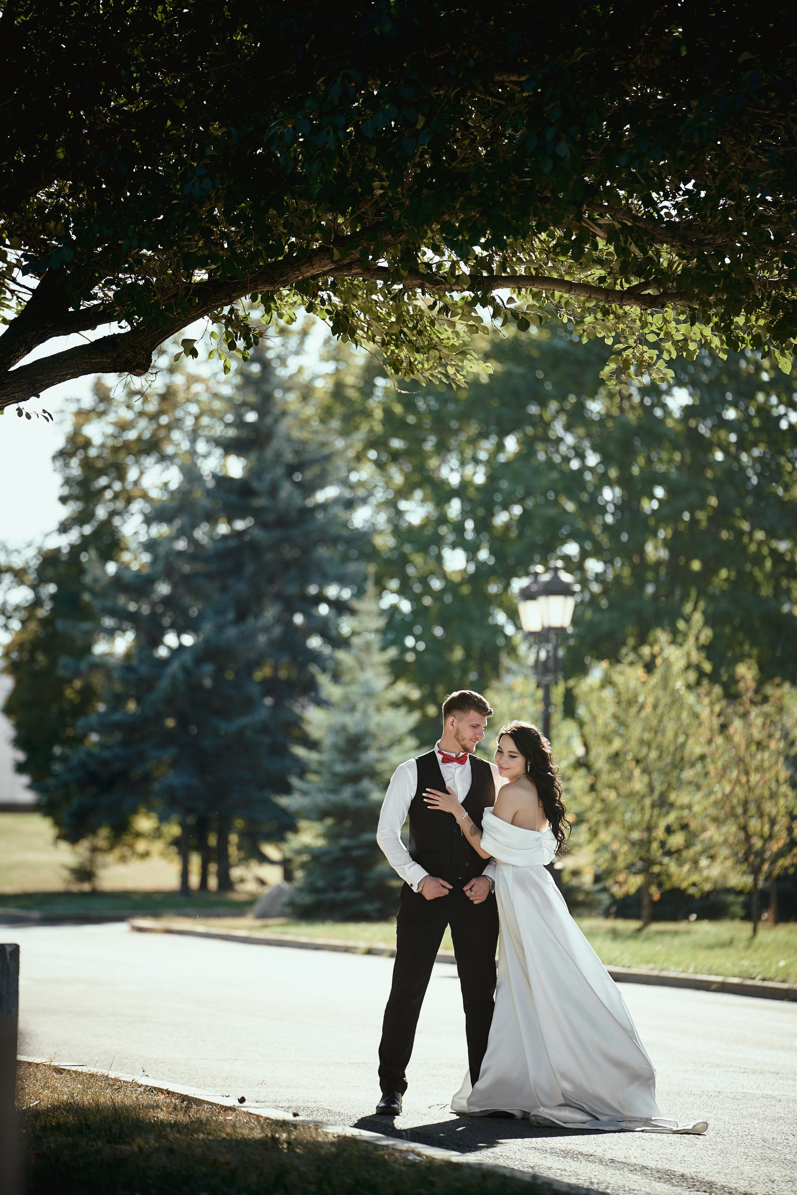 Свадебная фотосессия Дмитрия и Виты на Поклонной горе в парке Победы Москвы