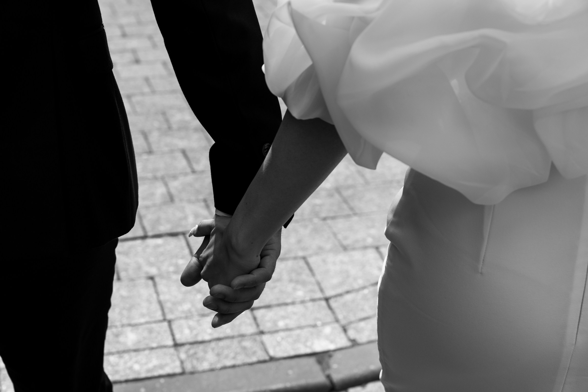 Свадебная фотосессия у гостиницы «Украина» и роспись на причале. Свадебный фотограф в Москве Элина Ларченкова. Фото, которые цепляют