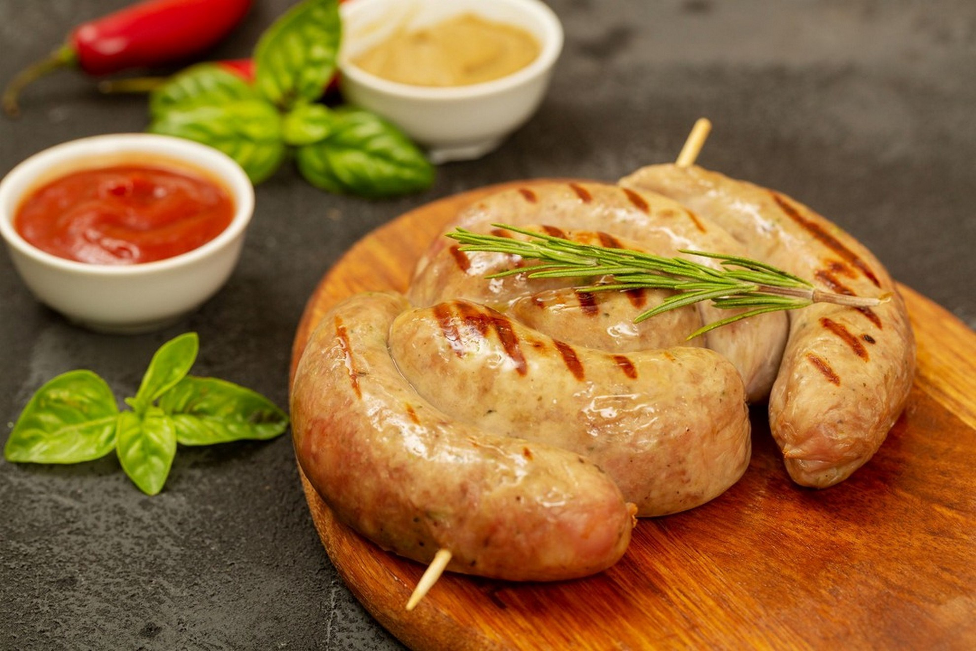 Фудфотосъемка колбасок гриль для сайта компании