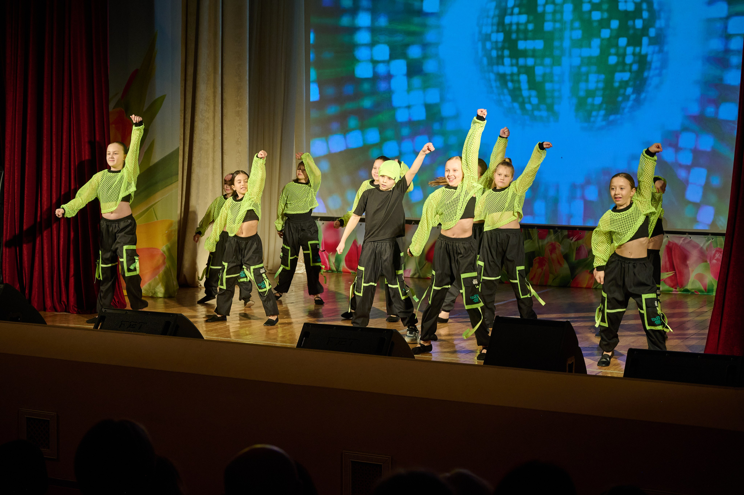 8 марта ДК Кабардинка. Жизнь курорта Кабардинка в фотографиях