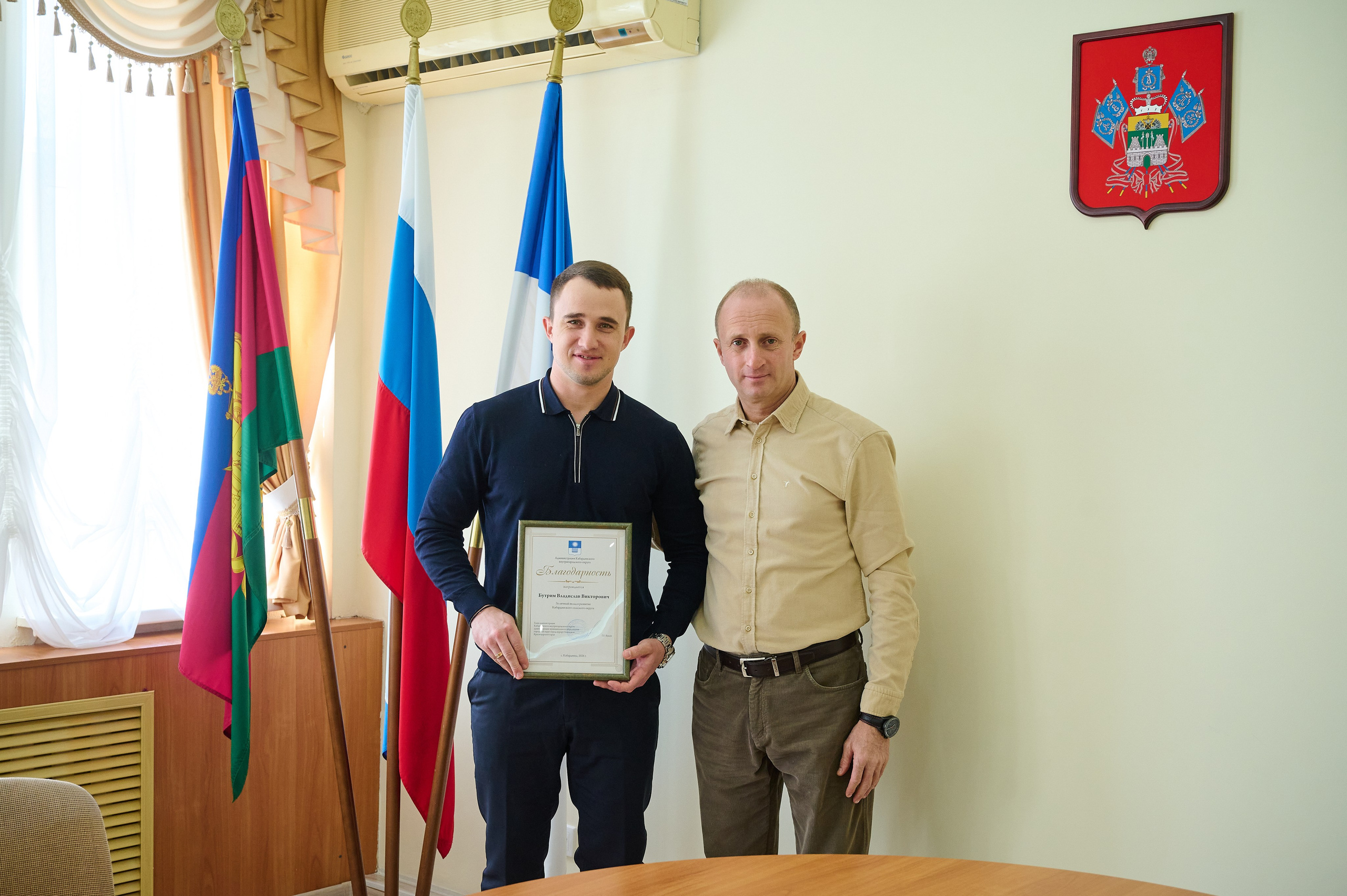 Поздравления девочкам Кабардинки от Главы округа Кялова Г.Е. Жизнь курорта Кабардинка в фотографиях