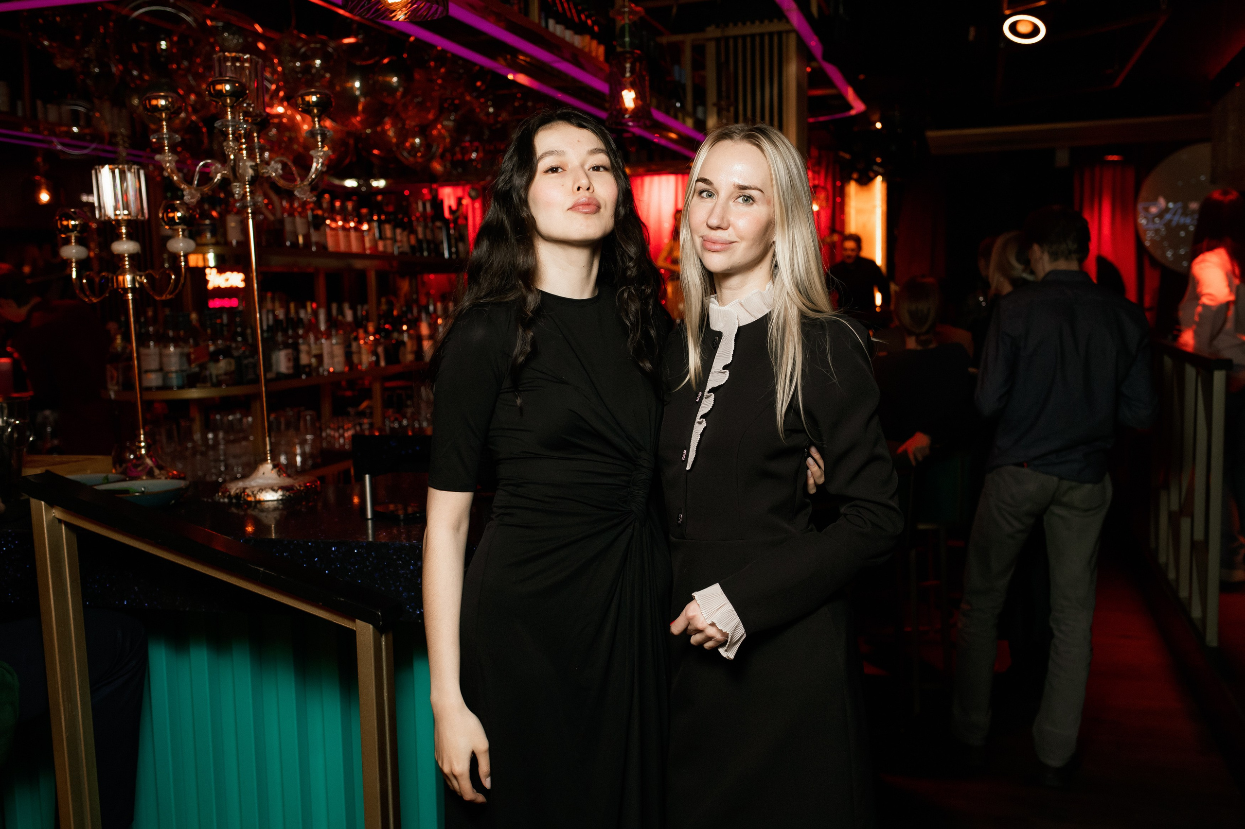 YANA URBAN: сольный концерт в «Анжелика Wineroom». СВОИ. ФОТООТЧЕТЫ-СОБЫТИЯ-МЕСТА