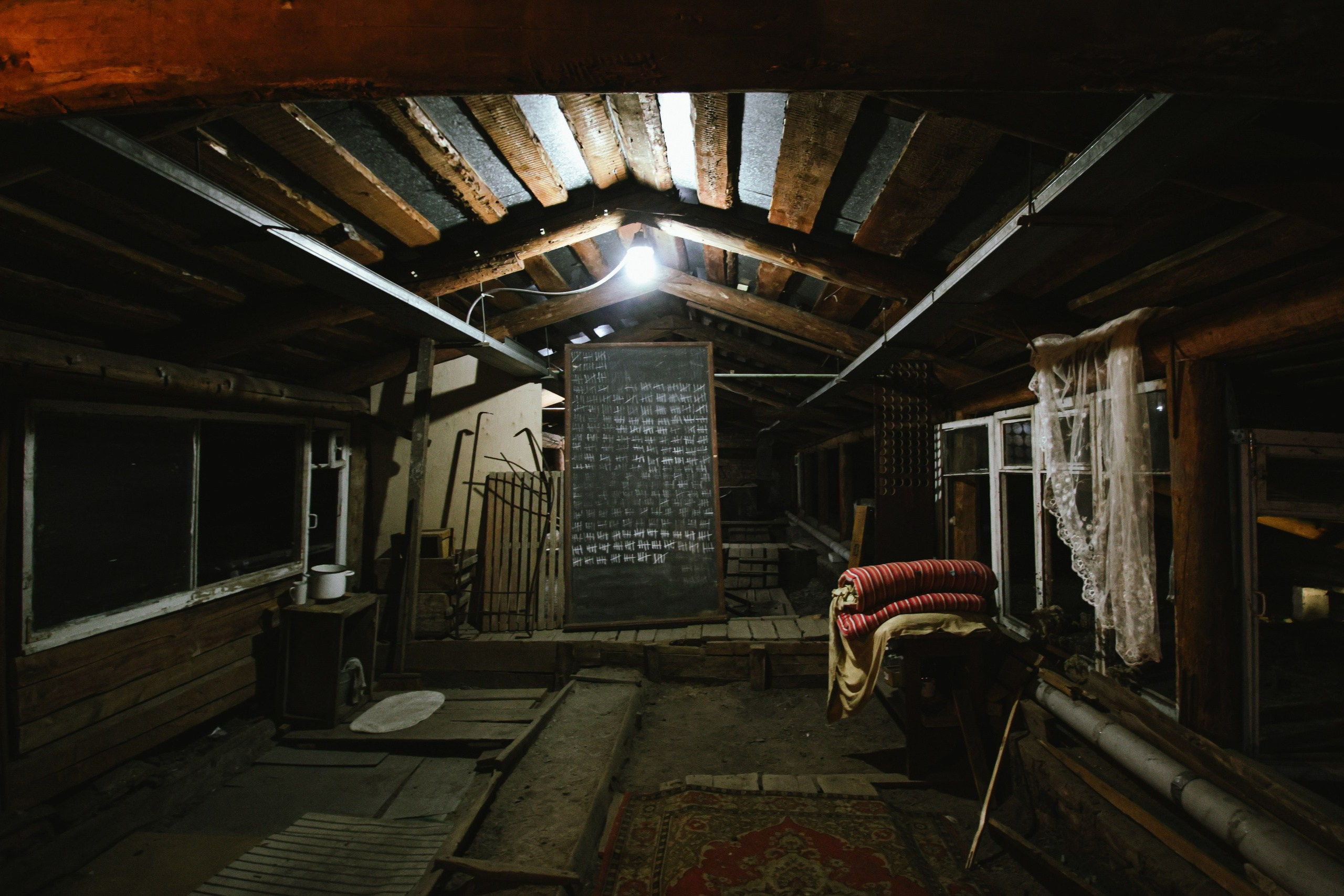 Кино в НИИ СНЕГИРИ (Very Strong Place) — Москва