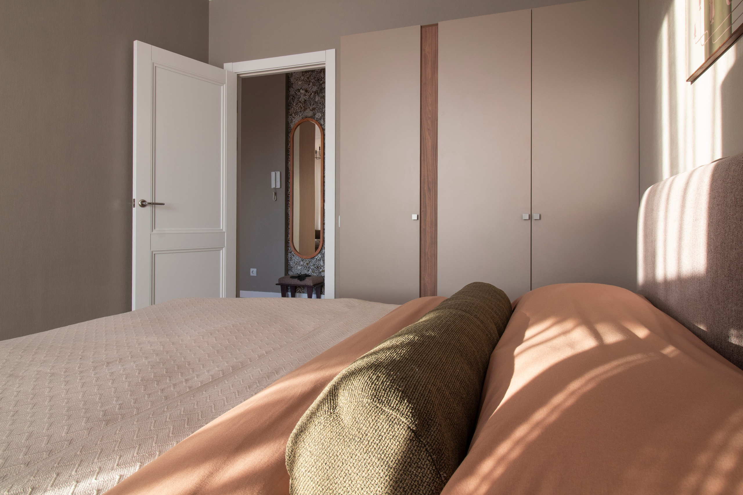 Квартира с природными мотивами для зумеров. Хоумстейджинг и дизайн. Екатеринбург