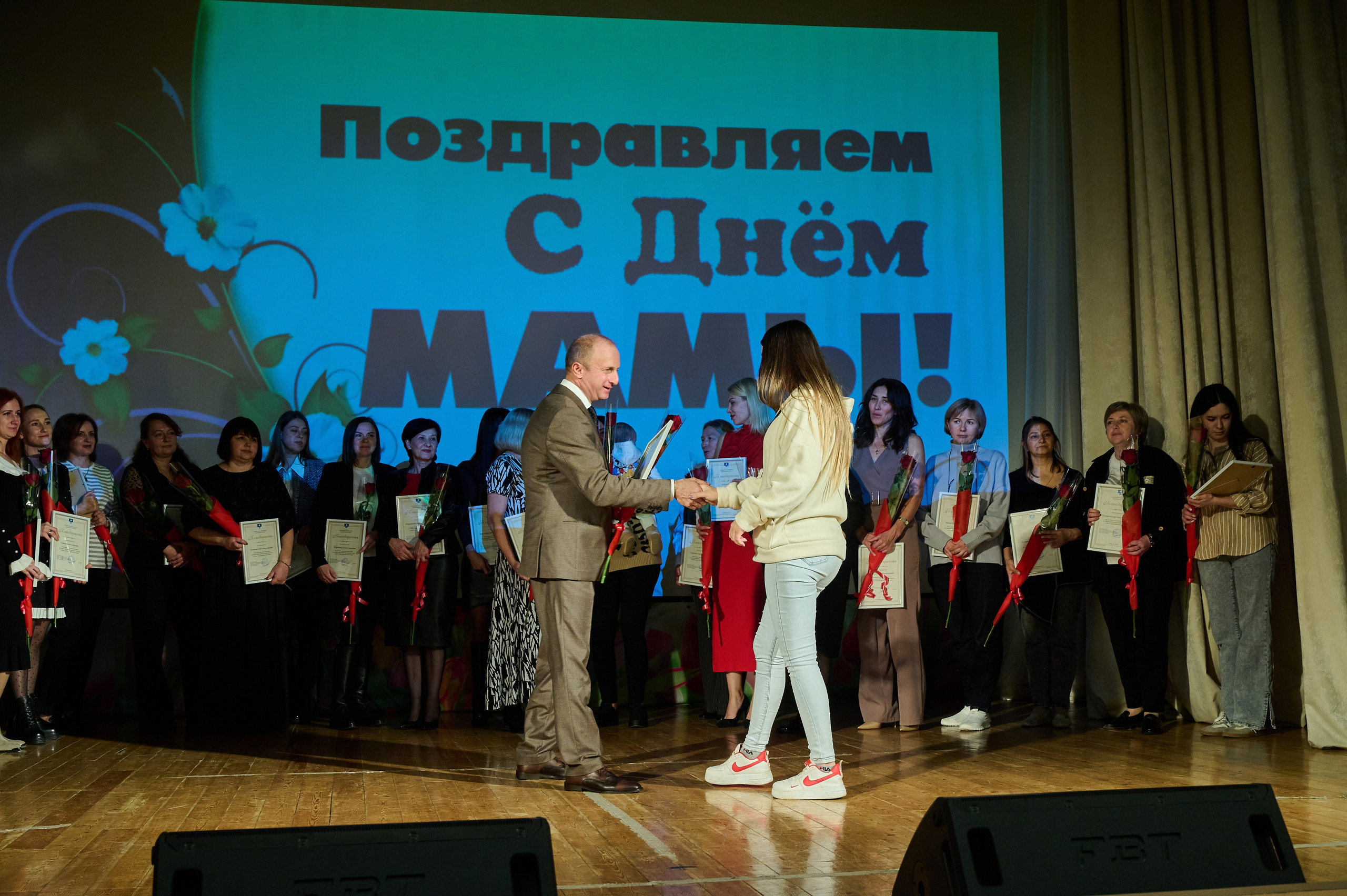 День матери Кабардинка. Жизнь курорта Кабардинка в фотографиях