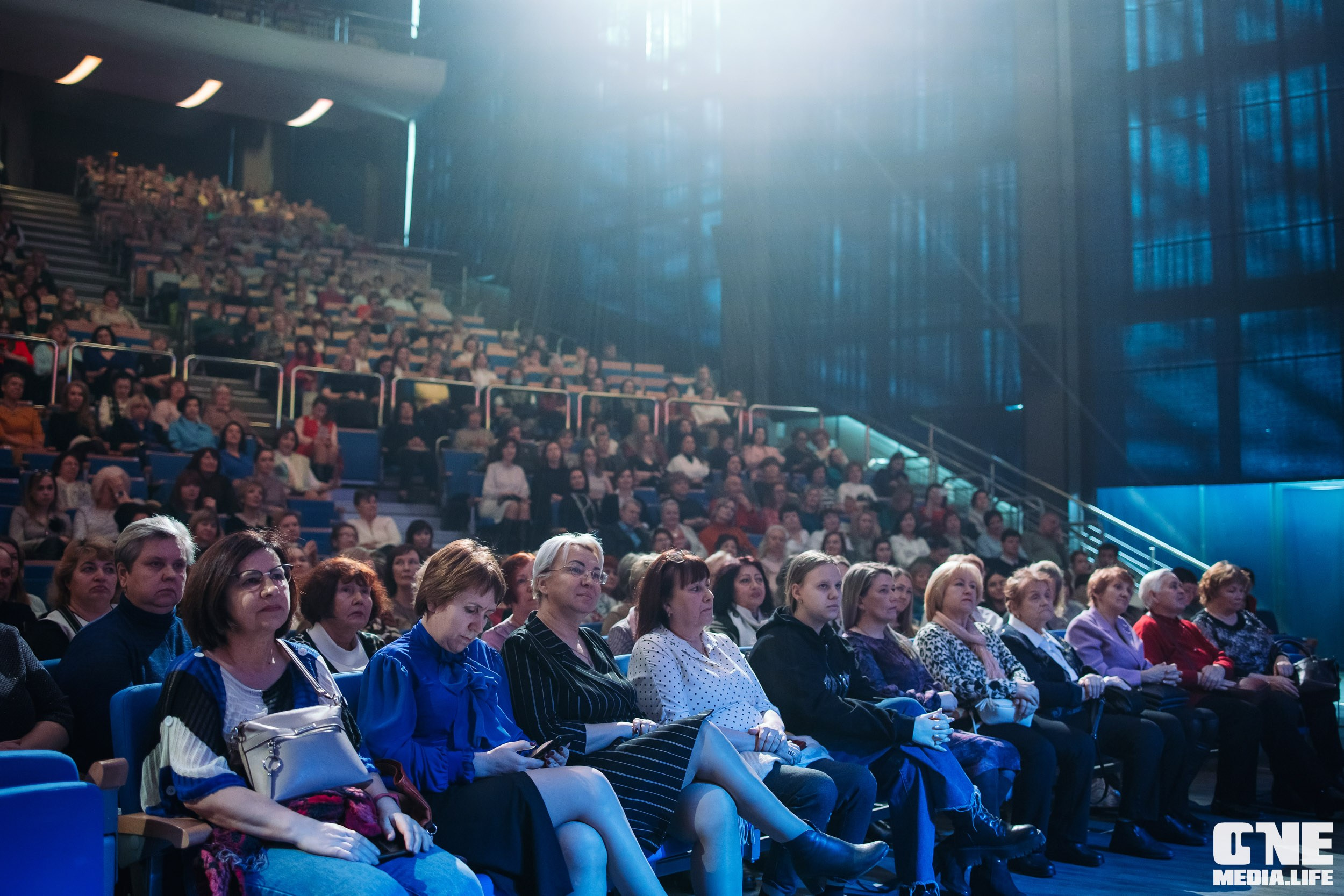 Концерт 8 марта в Янтарь холл. One Media Life: фоторепортажи, фотоотчеты с мероприятий и заведений