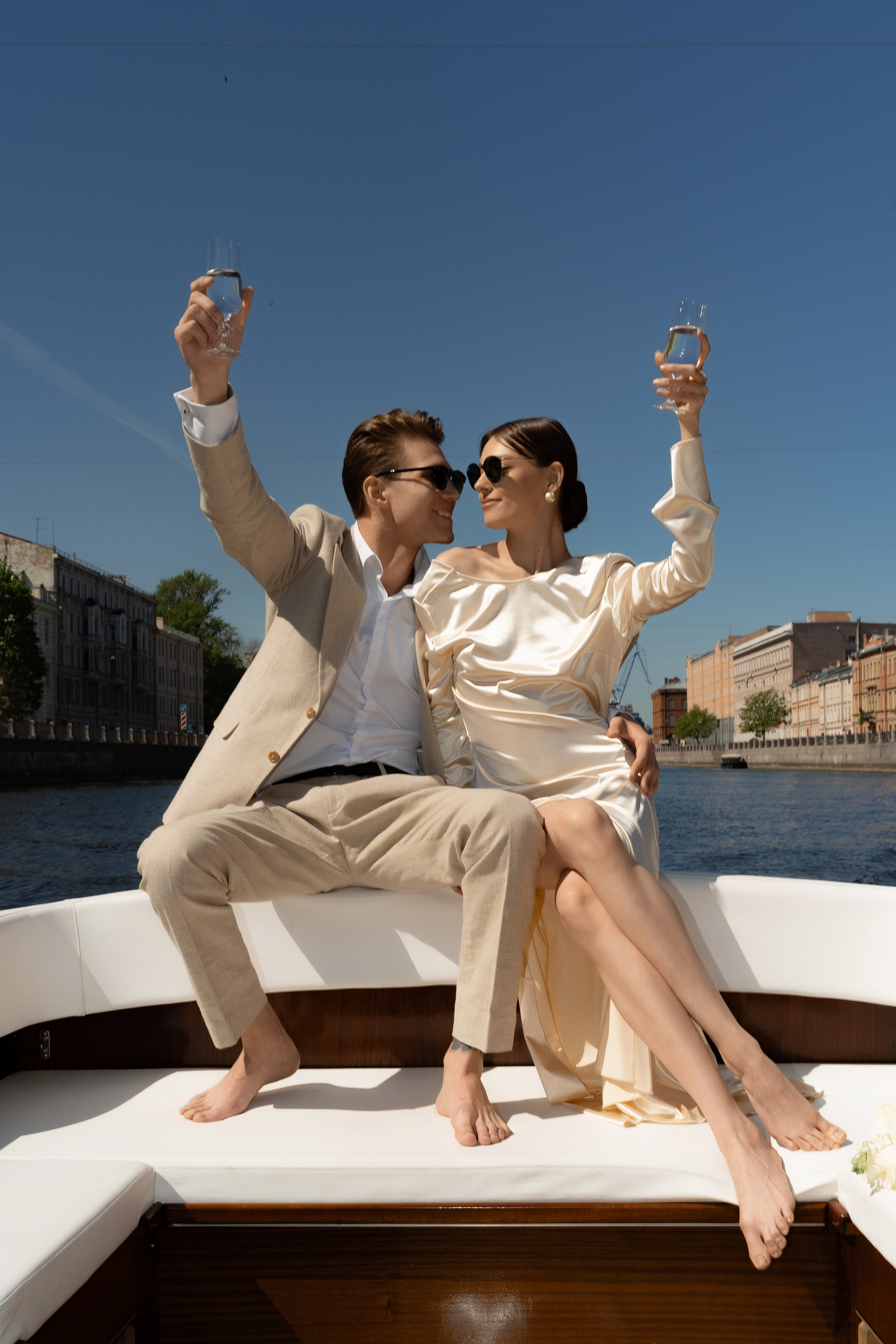 Прогулка по рекам и каналам Петербурга — свадебная фотосессия на катере. Свадебный фотограф Дмитрий Родионов — Санкт-Петербург и Ленинградская область