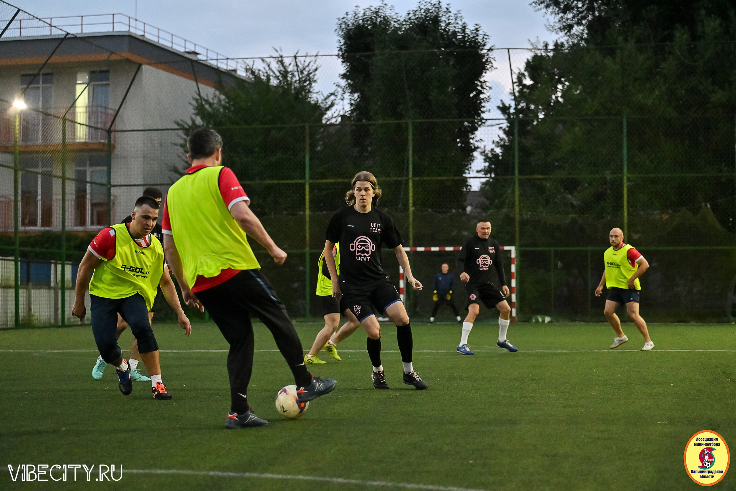 ИГРЫ МИНИ-ФУТБОЛЬНОЙ И КОРПОРАТИВНОЙ ЛИГИ. VIBECITY.RU Вайб Сити Ру Фоторепортажи Фотоотчеты Калининград